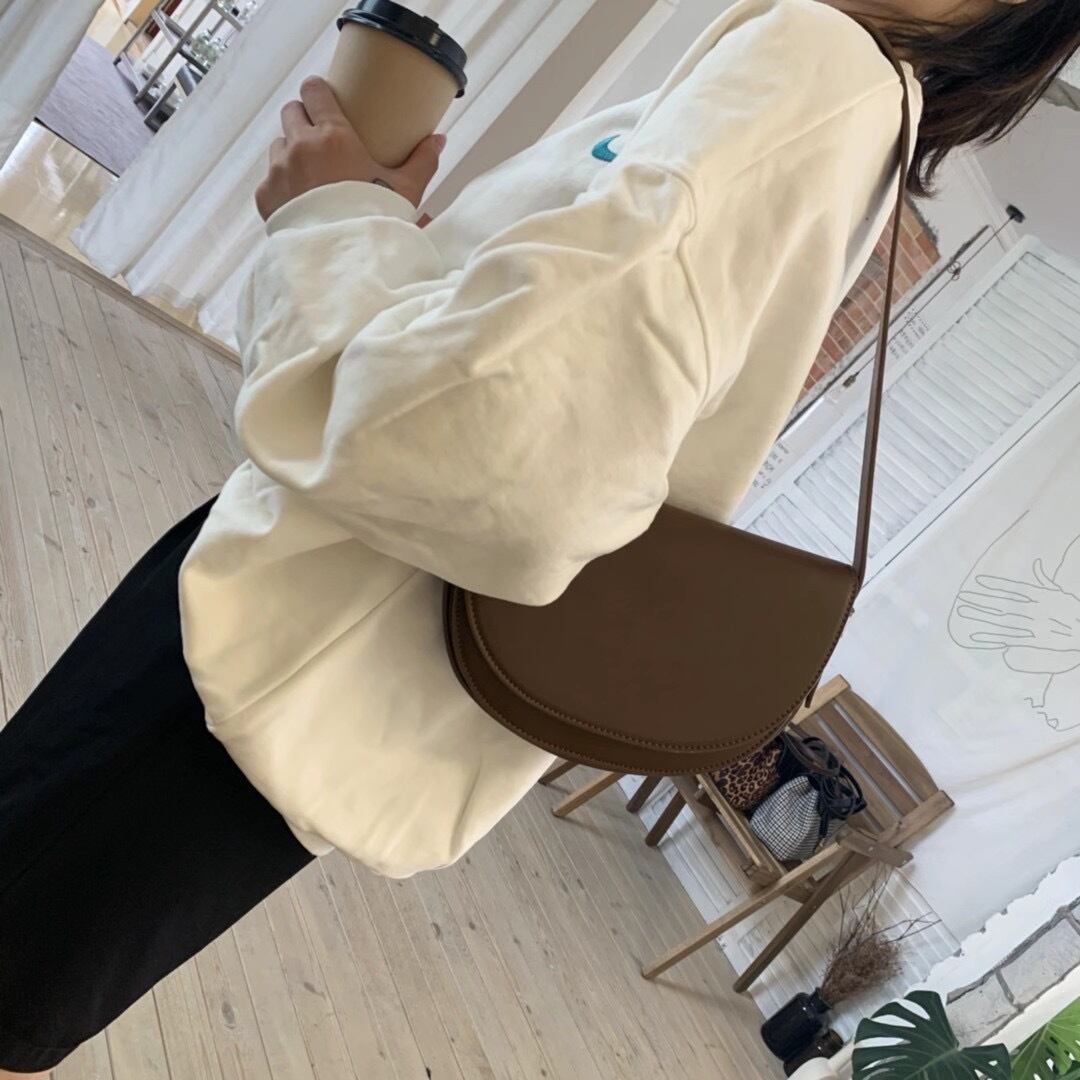 セミサークルショルダーバッグ