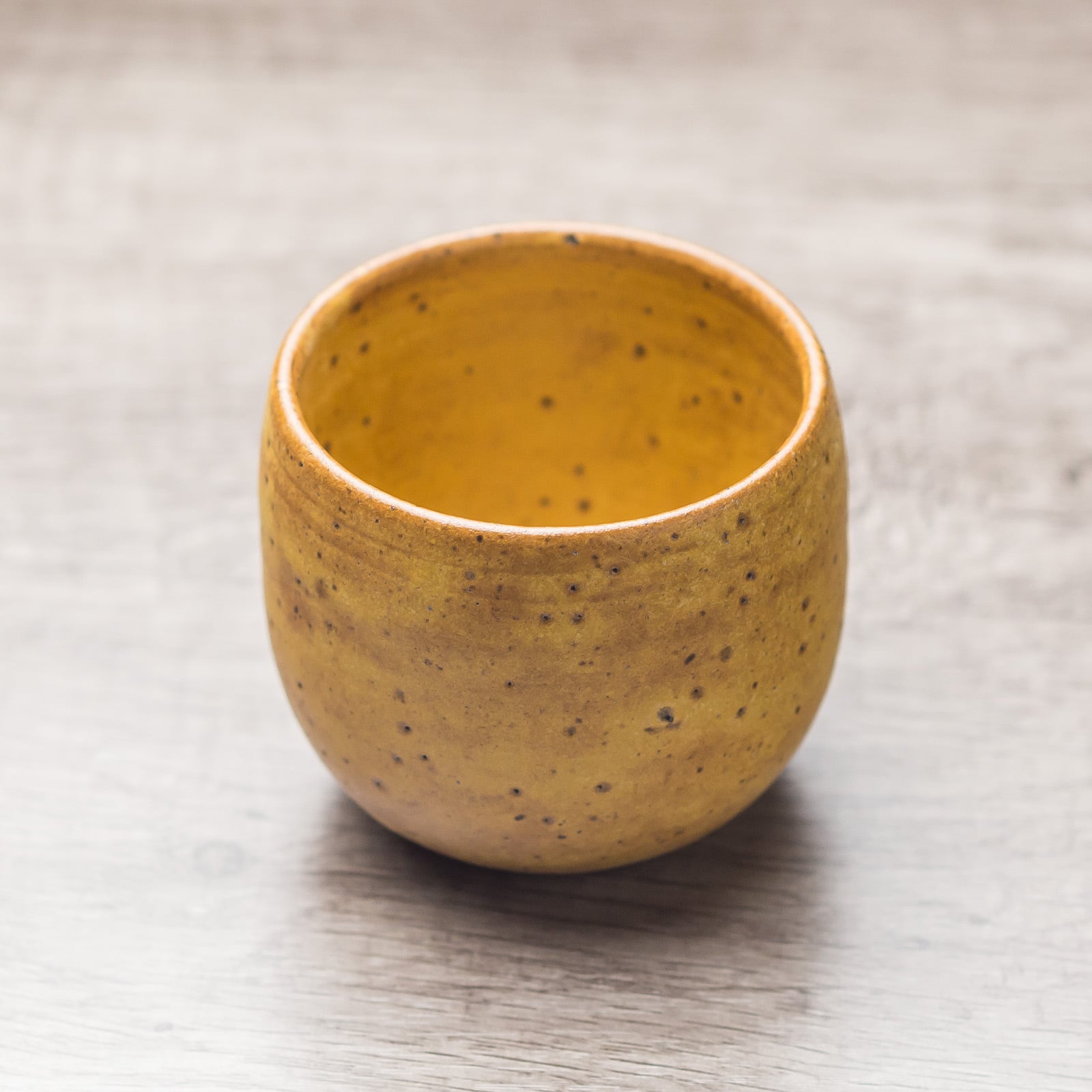 黄釉 湯呑み（フリーカップ）／石塚操