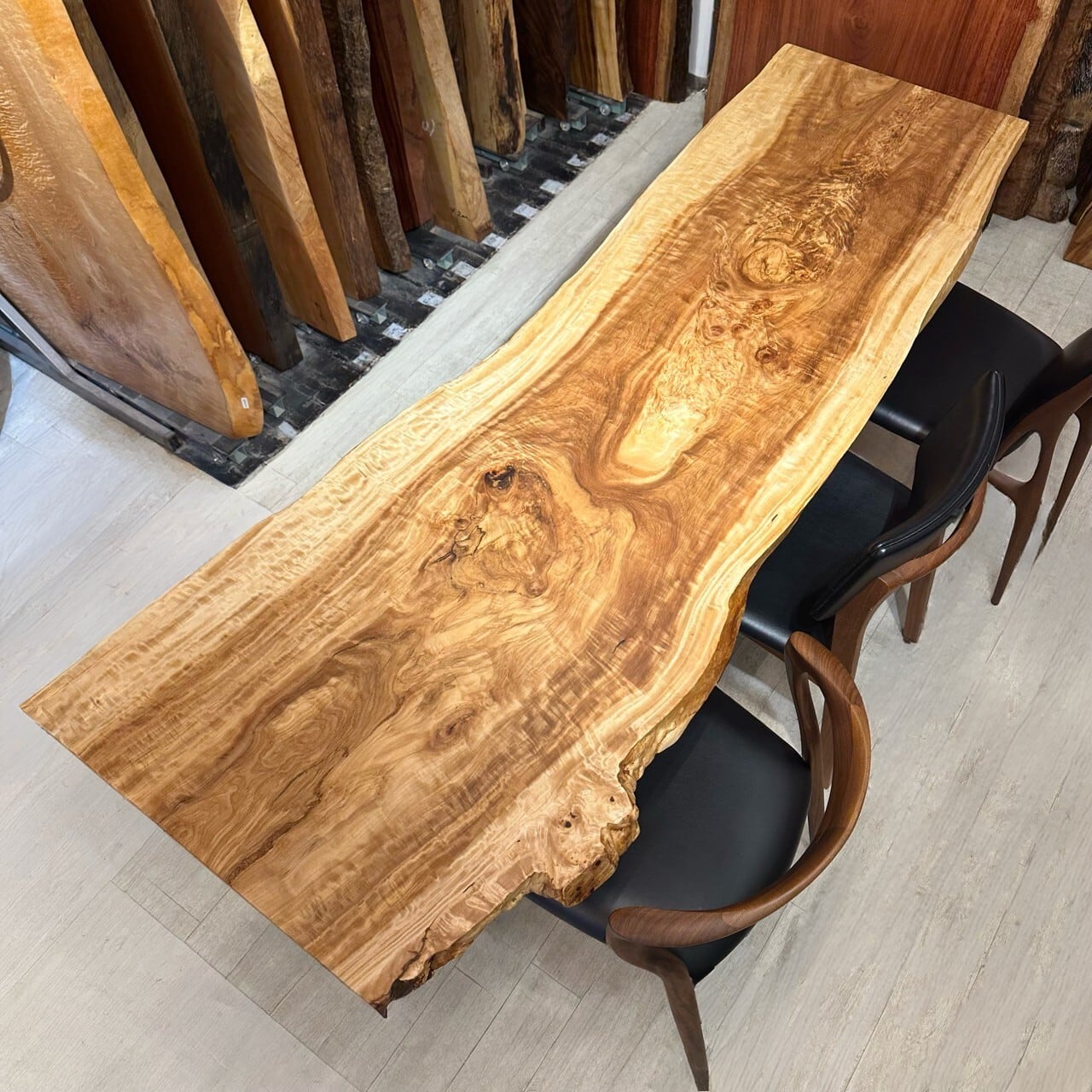 栃（トチ） ダイニングテーブル | 千年家具 - 一枚板 テーブル専門店