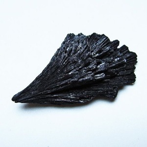 ブラック カイヤナイト 原石 一点物 171-7609