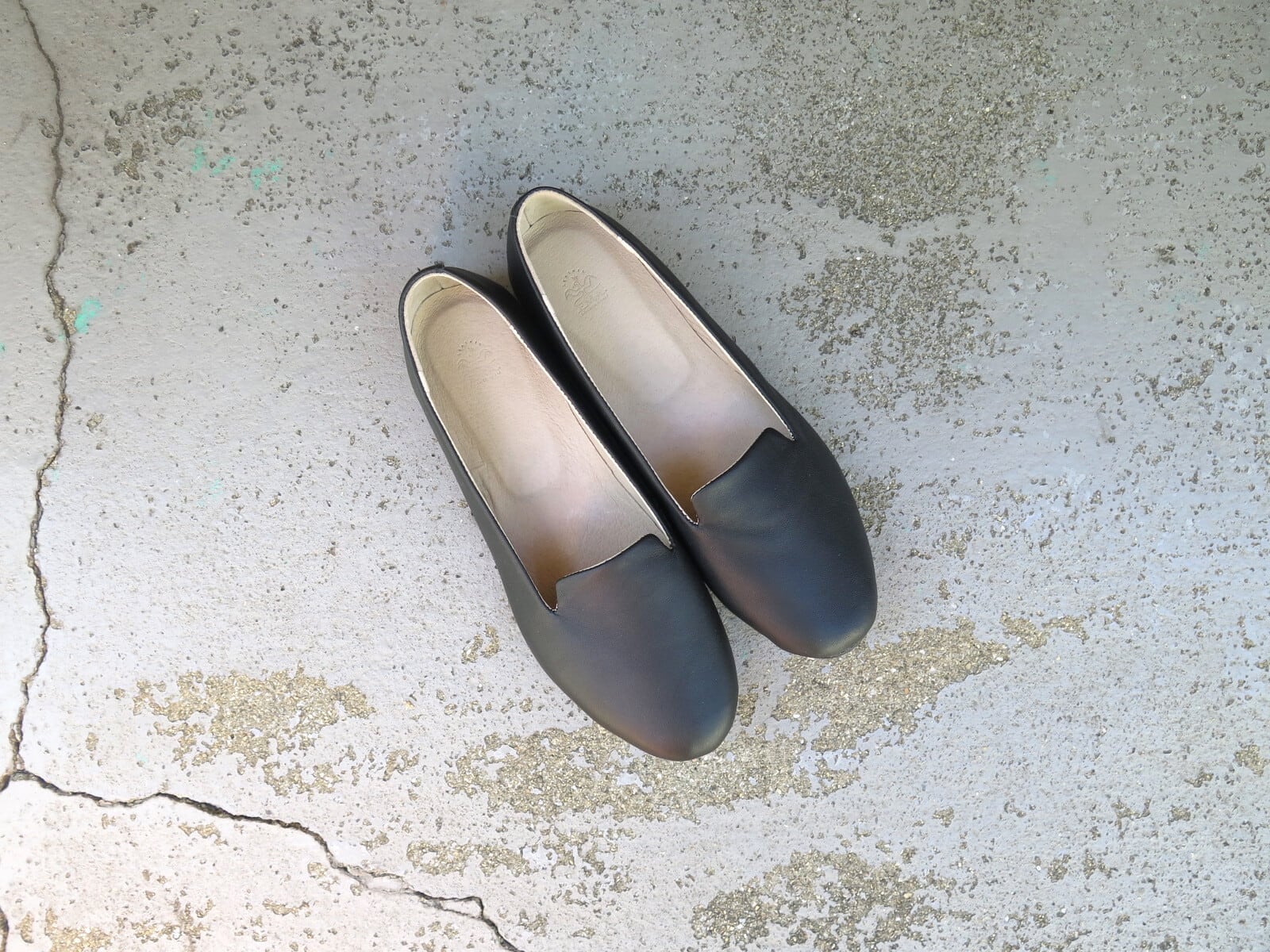 新作】オペラパンプス 一枚革の柔らかい履き心地 BLK | EMA CREATE SHOES