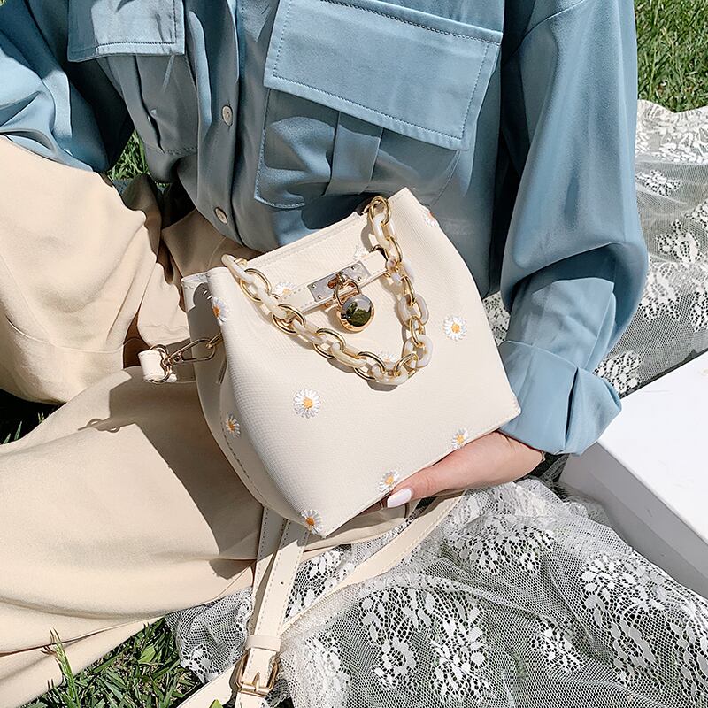 新しい小さなバッグ女性のバッグ2020夏の新しい潮ネット赤のファッションショルダーバケットバッグチェーン野生のメッセンジャーバッグ Tiancai_Wing_Bag2028930