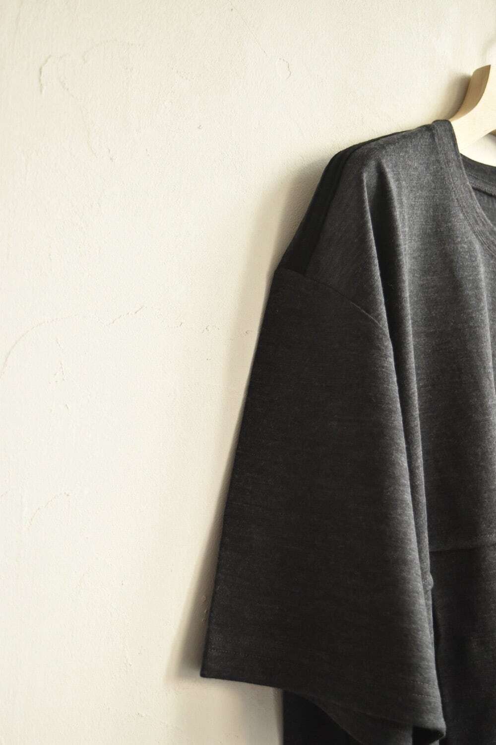 BUDO(ブドー) Merino Wool Short Sleeve charcoal top gray | play