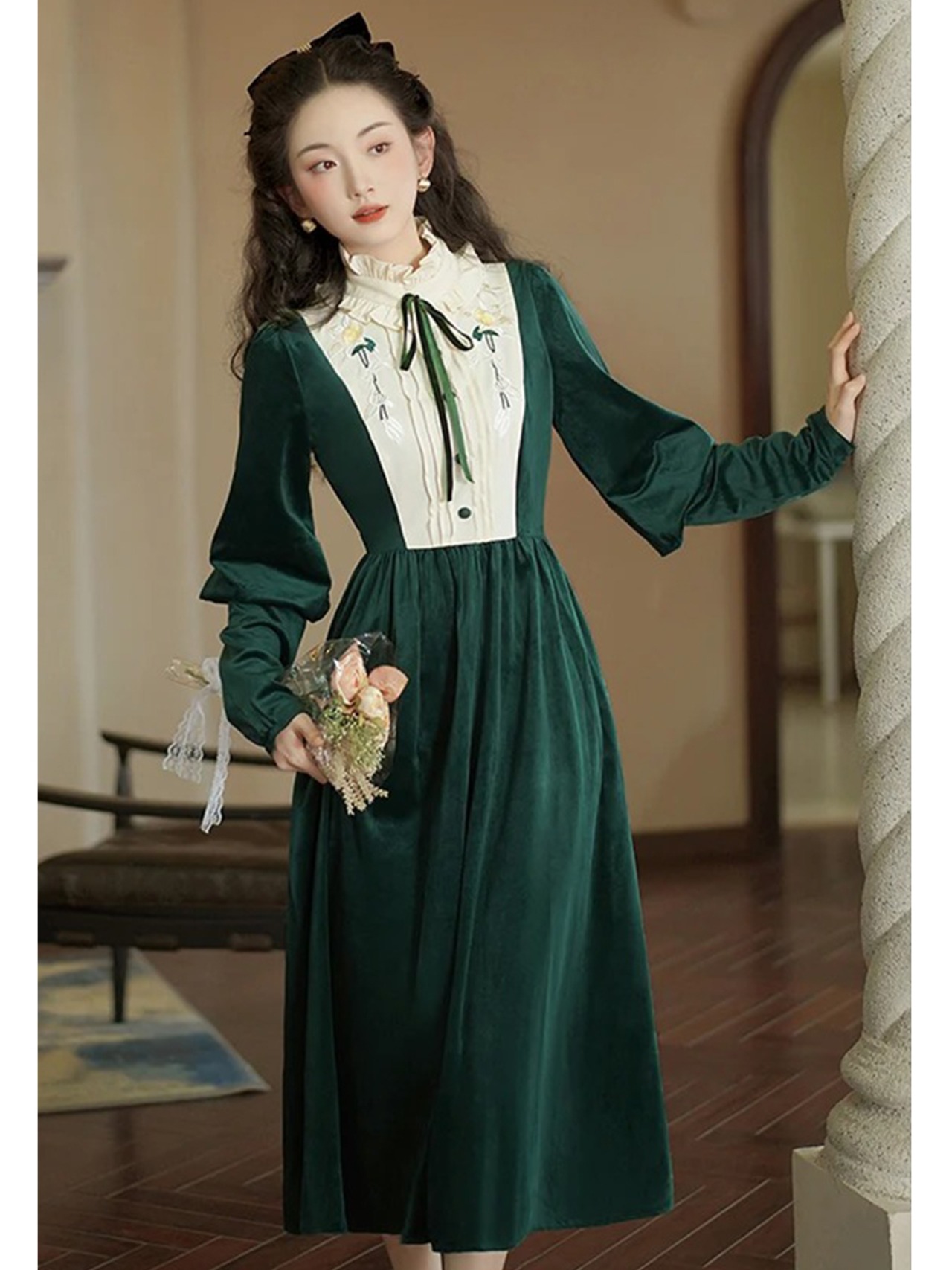 【0121】Green Velvet Puff Long Sleeve Dress