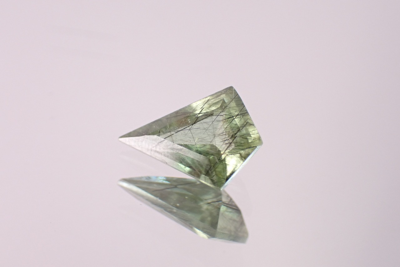 ルドウィジャイトインペリドット　1.82ct　[D2-521]