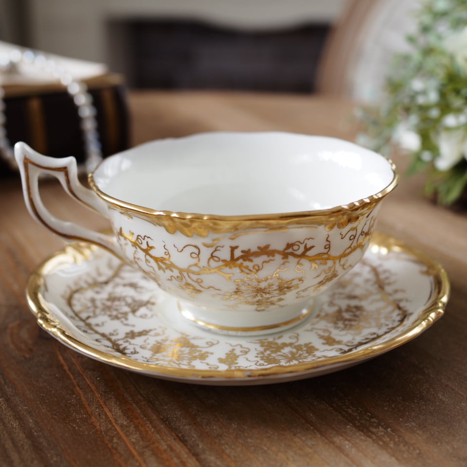 英国コウルドン　白磁と金彩が織りなす気品　キングスプレート　カップ＆ソーサー６客 英国コウルドン 白磁と金彩が織りなす気品 キングスプレート カップ