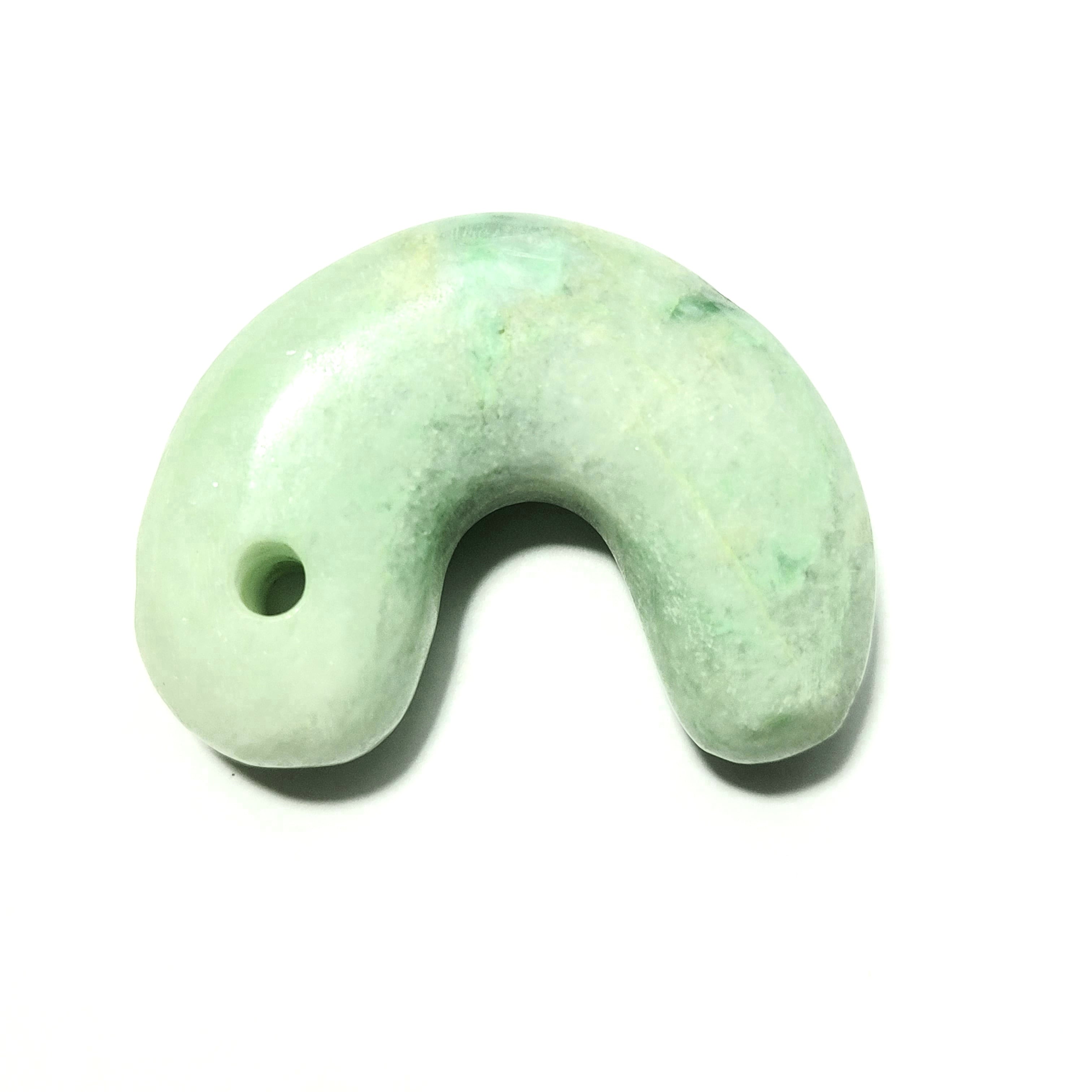 緑色 糸魚川翡翠勾玉 MT0189 | 糸魚川翡翠工芸家 赤羽可行BASE