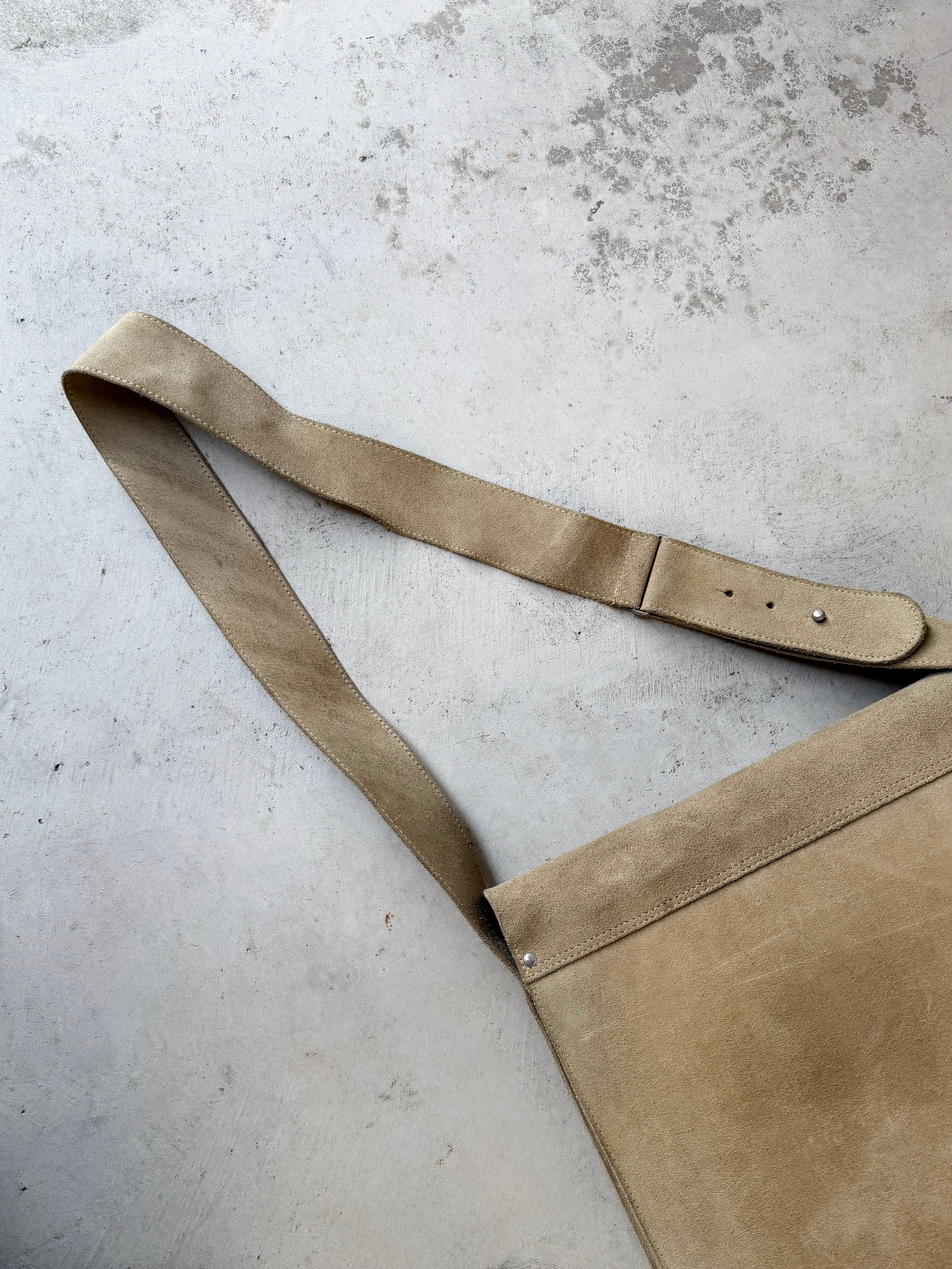 90s A.P.C. beige suede leather shoulder record bag | JESUS ARTOIS