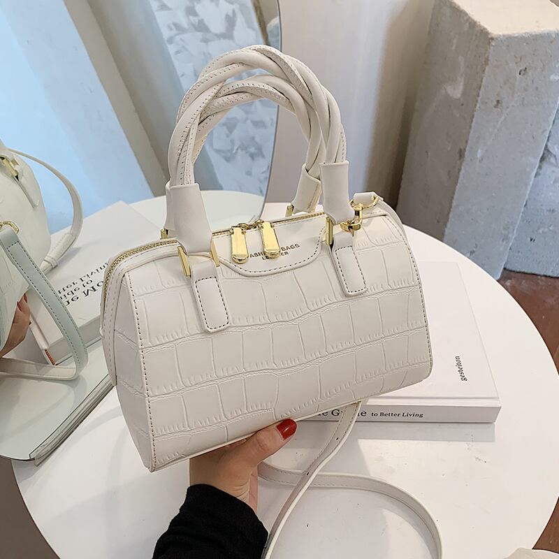 テクスチャー人気のスモールバッグ女性2020新しいトレンディなワイルドエインスタイルのハンドバッグハイエンドセンスのネットレッドメッセンジャーバッグ Tiancai_Wing_Bag93011322512