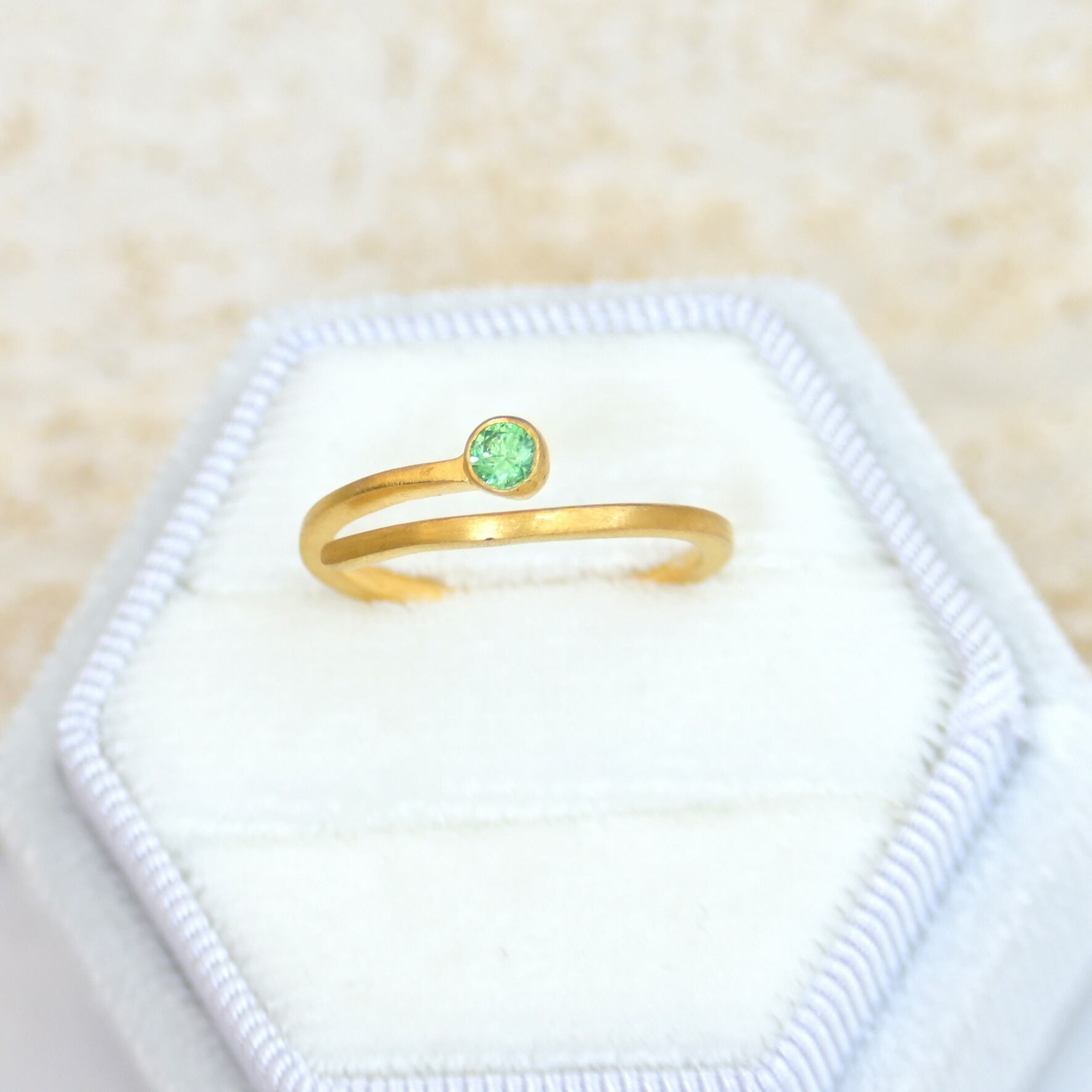 再入荷♪　silver925 18kgp ラップリング〈ツァボライト〉