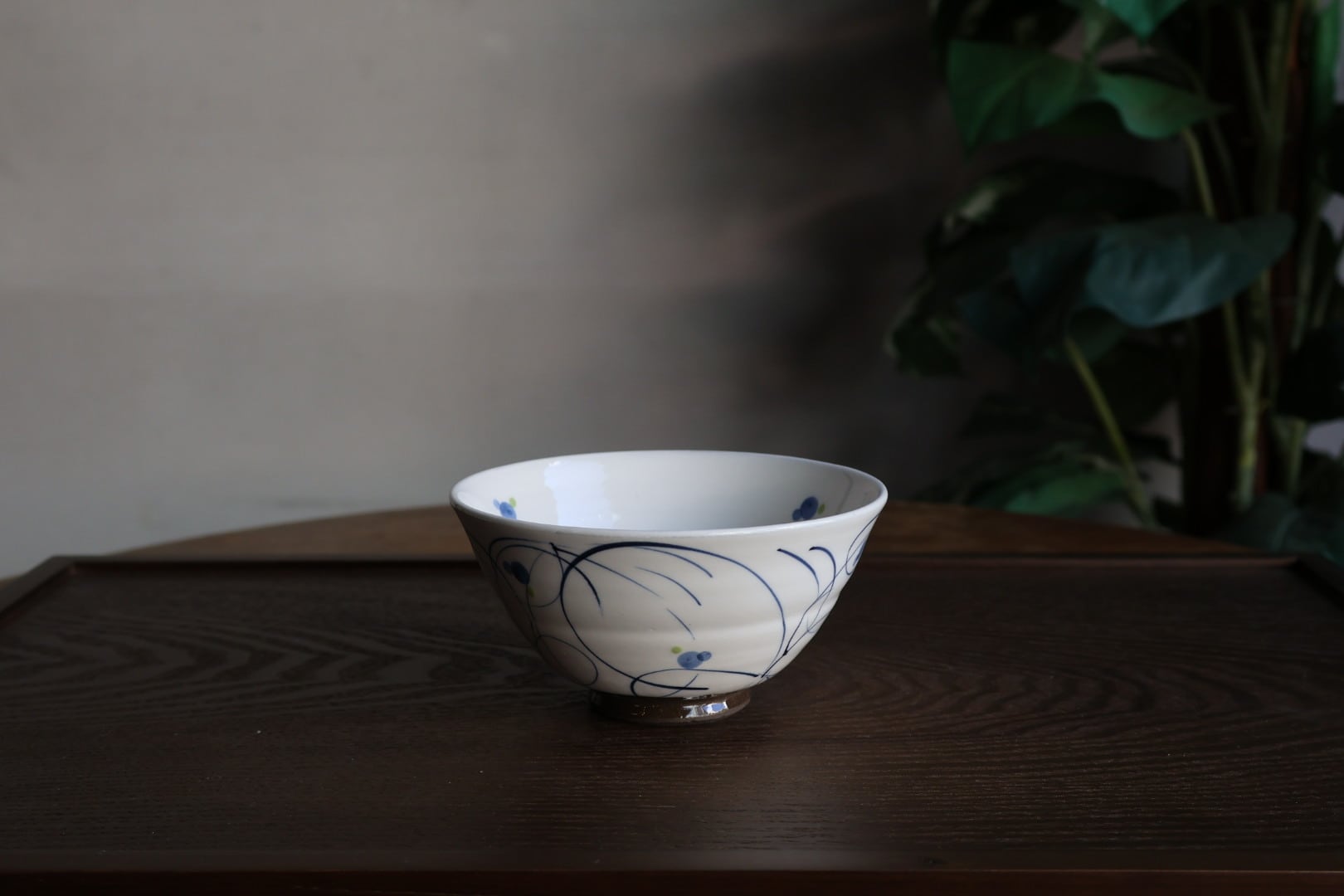 波佐見焼 花散し 飯碗 大 青 | うつわ通販 土岐陶器店 / ONLINE SHOP