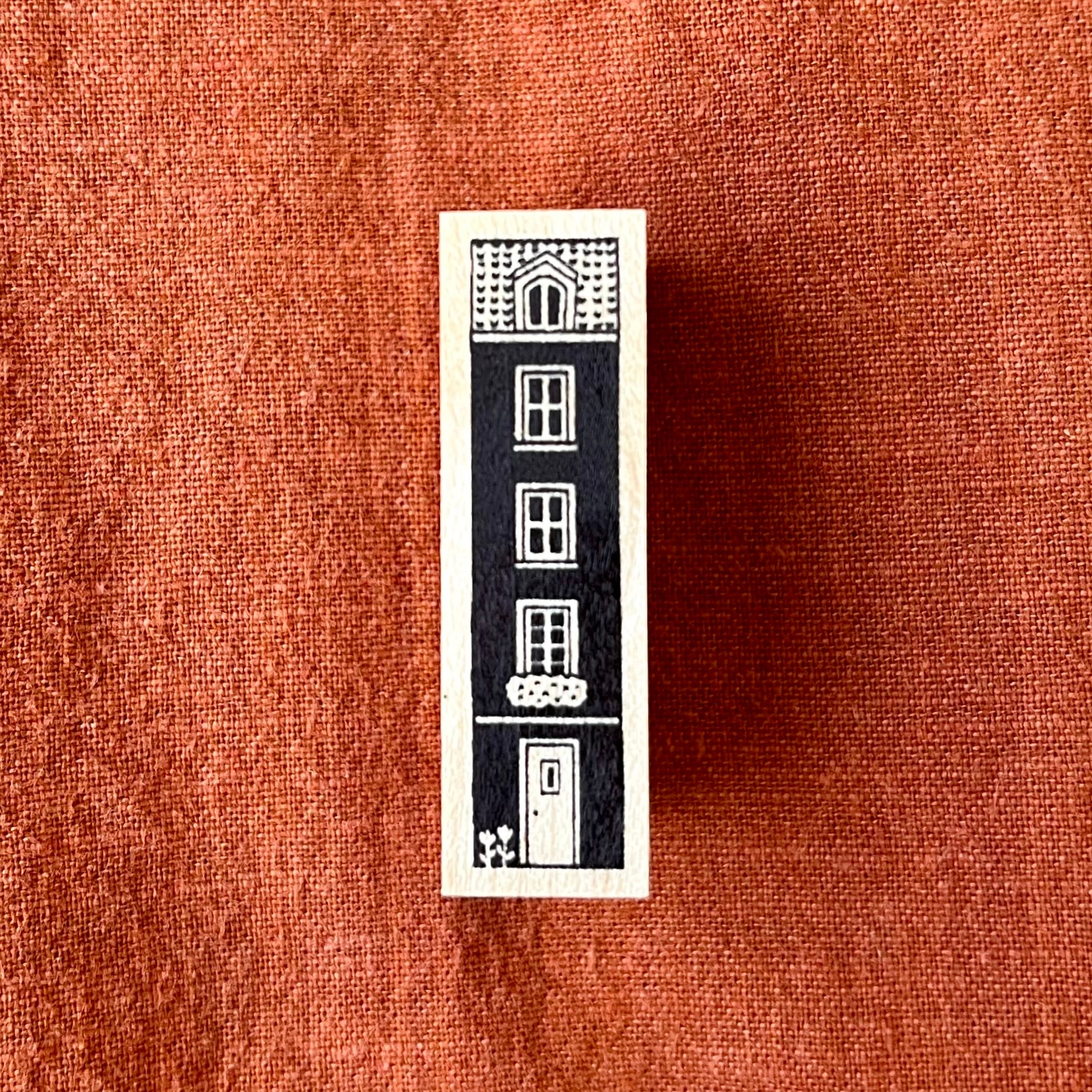 細長い家(花咲く )