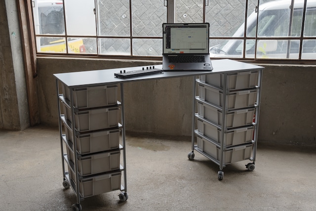 TABLE FOR CONTAINER WAGON
