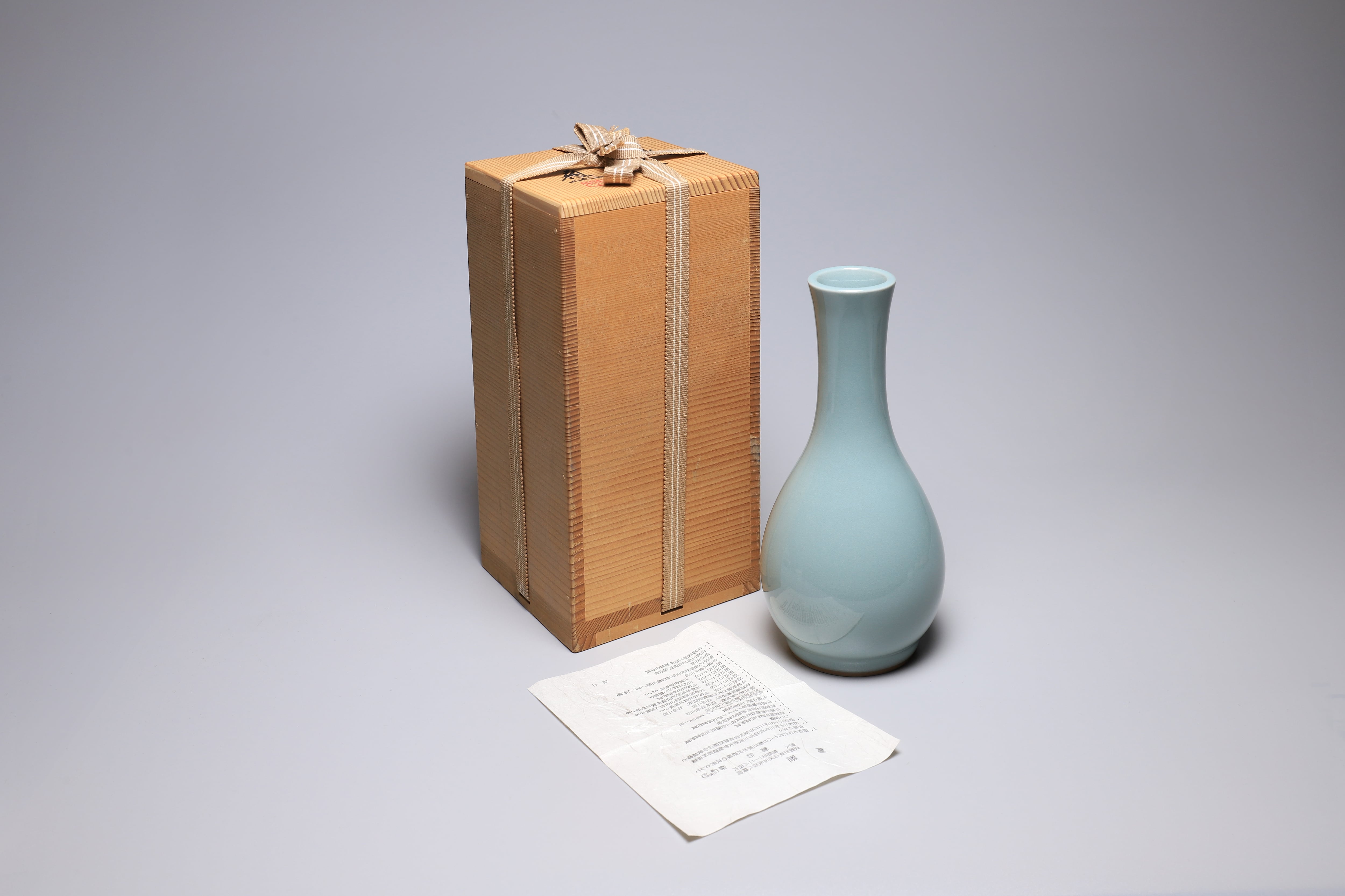 T　 時代 三代 諏訪蘇山　花入 共箱 　青瓷 青磁 茶道具　黄布　しおり　陶歴 T 時代 三代 諏訪蘇山 花入 共箱 青瓷 青磁 茶道具 黄布 しおり