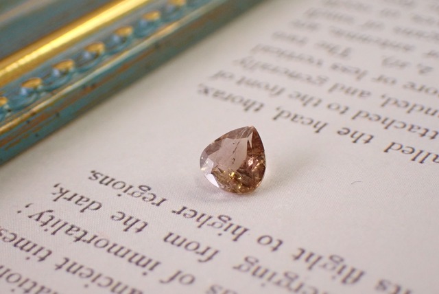 アキシナイト　0.56ct　[C7‐647]