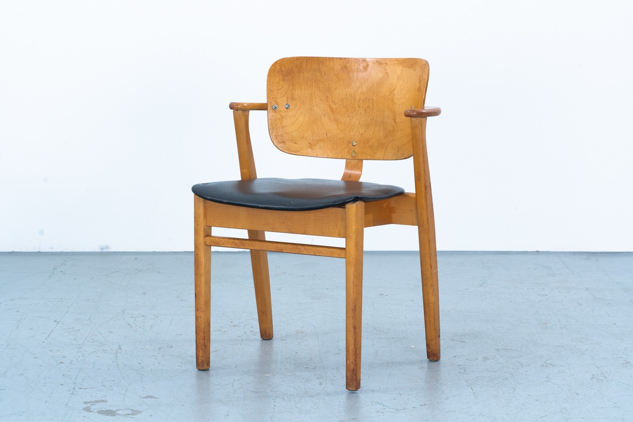 Ilmari Tapiovaara | Domus chair