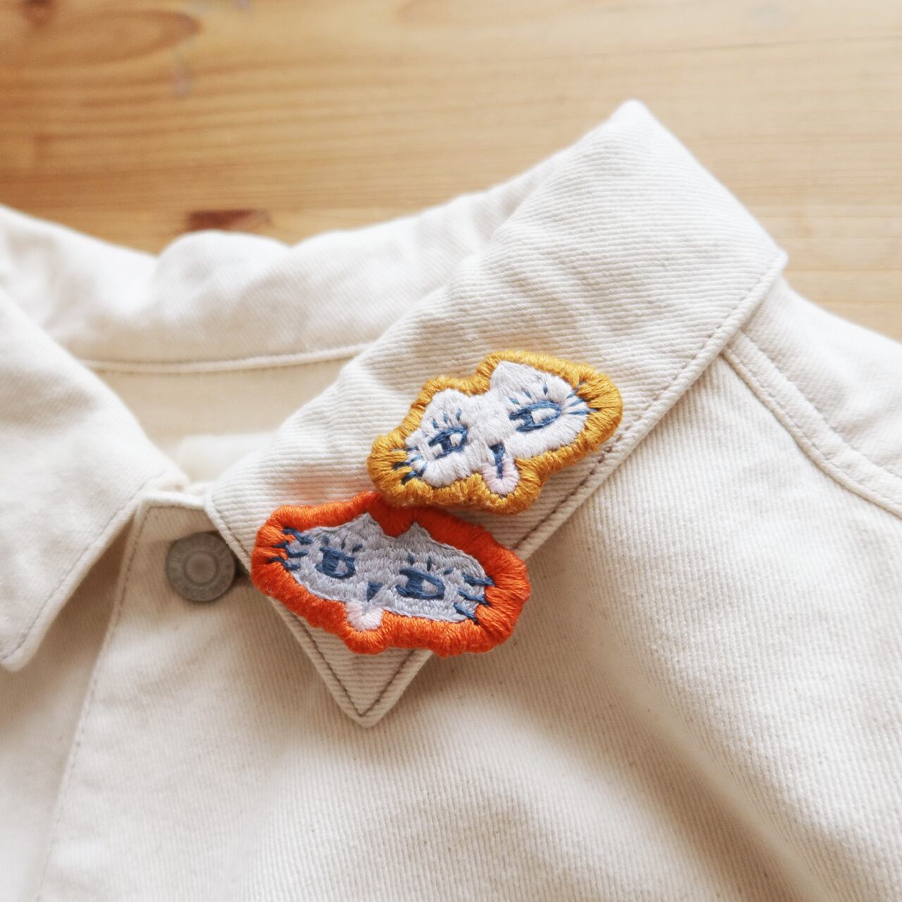 受注生産】べろねこ刺繍ブローチ | 森野ひにち オンラインショップ