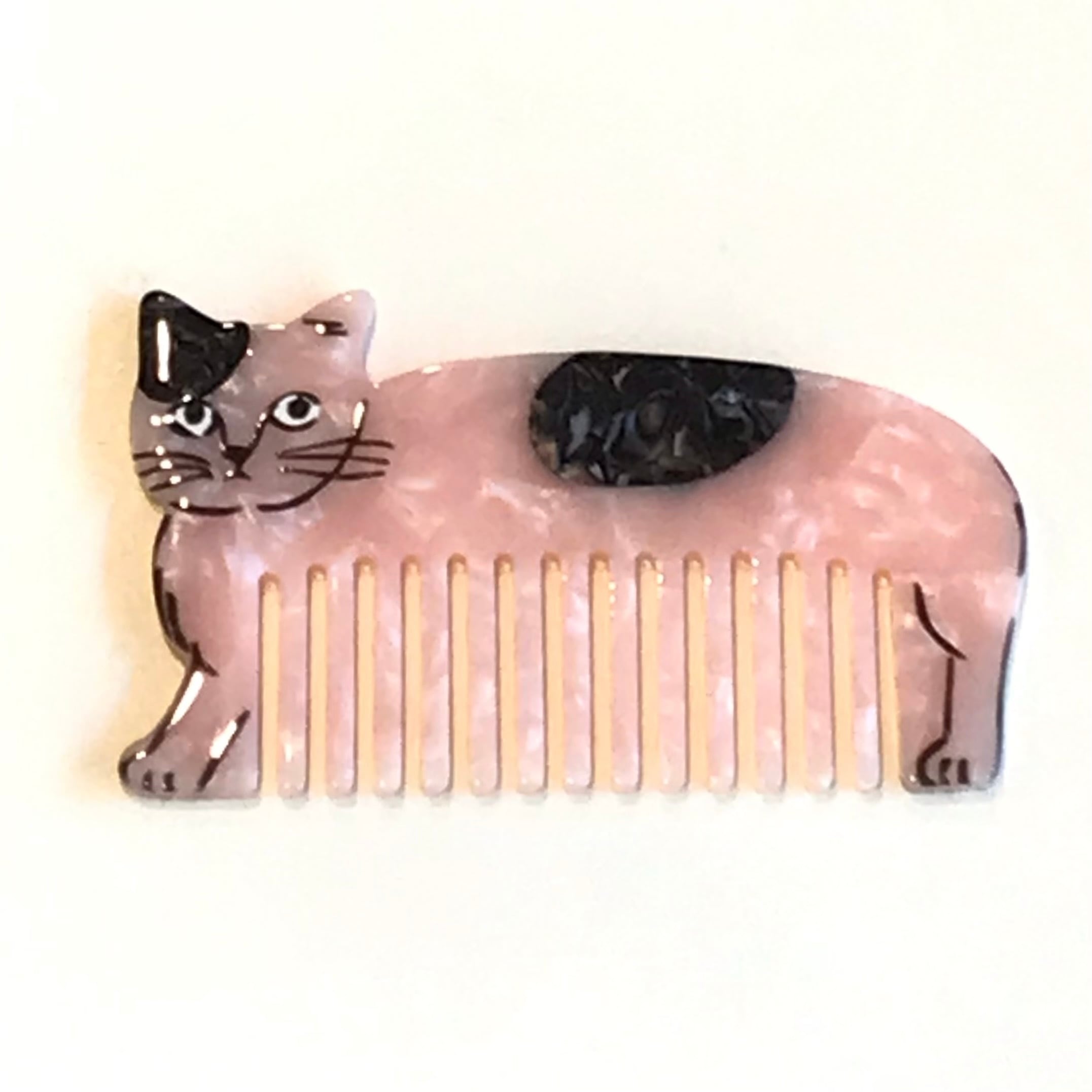 松尾ミユキ Cat Comb Chloe | Macaroni