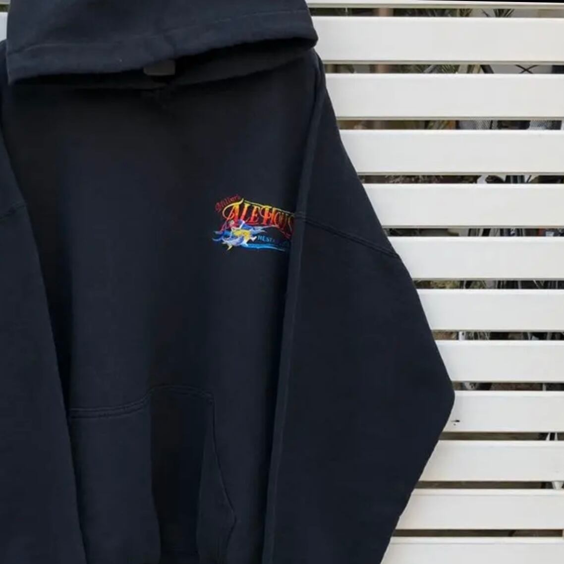 【Lサイズ】US企業もの × レストラン&スポーツバー 刺繍 ボックスシルエット パーカー