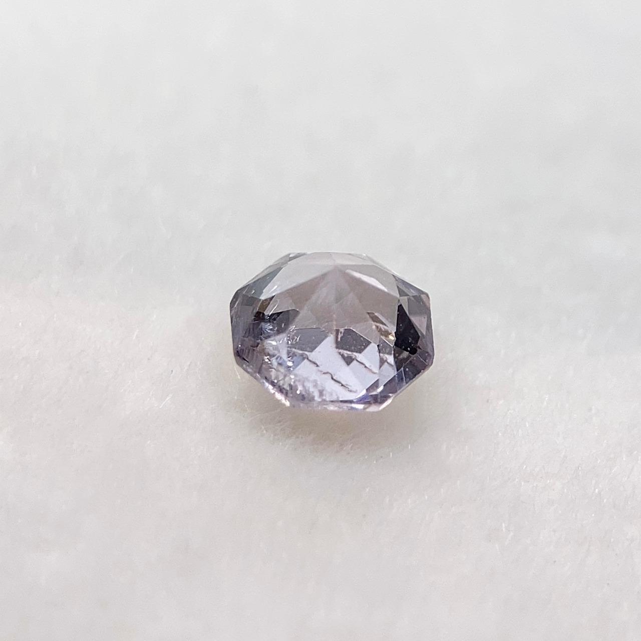 お花みたいなスピネル 約4.5mm*3.0mm r-0640