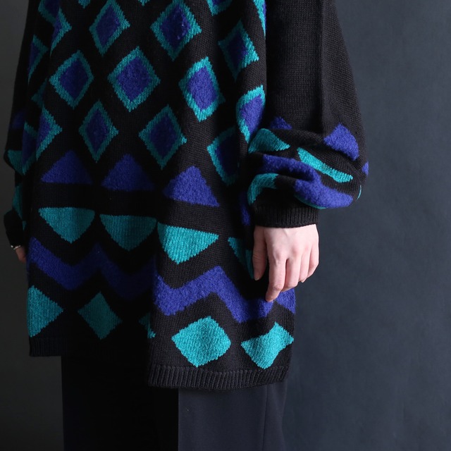 cold color multi motif pattern loose knit