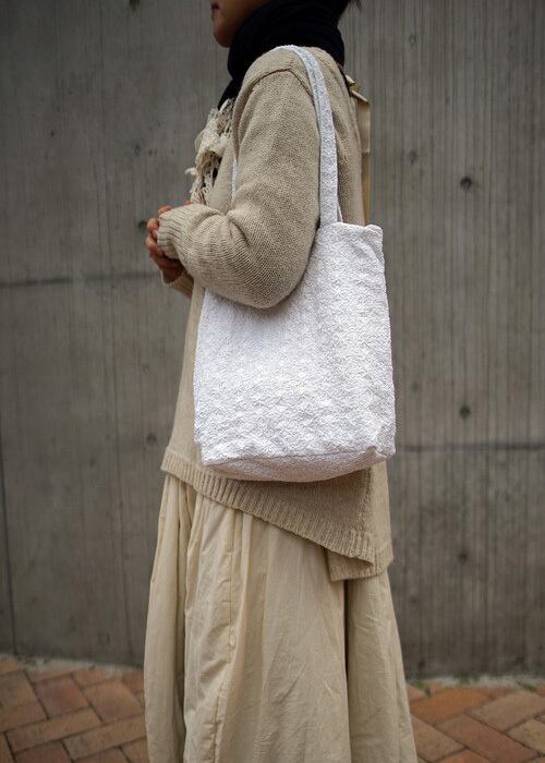 eavamの刺繍バッグ：マリ／白（L） yeb：mali／white（L） | eavam