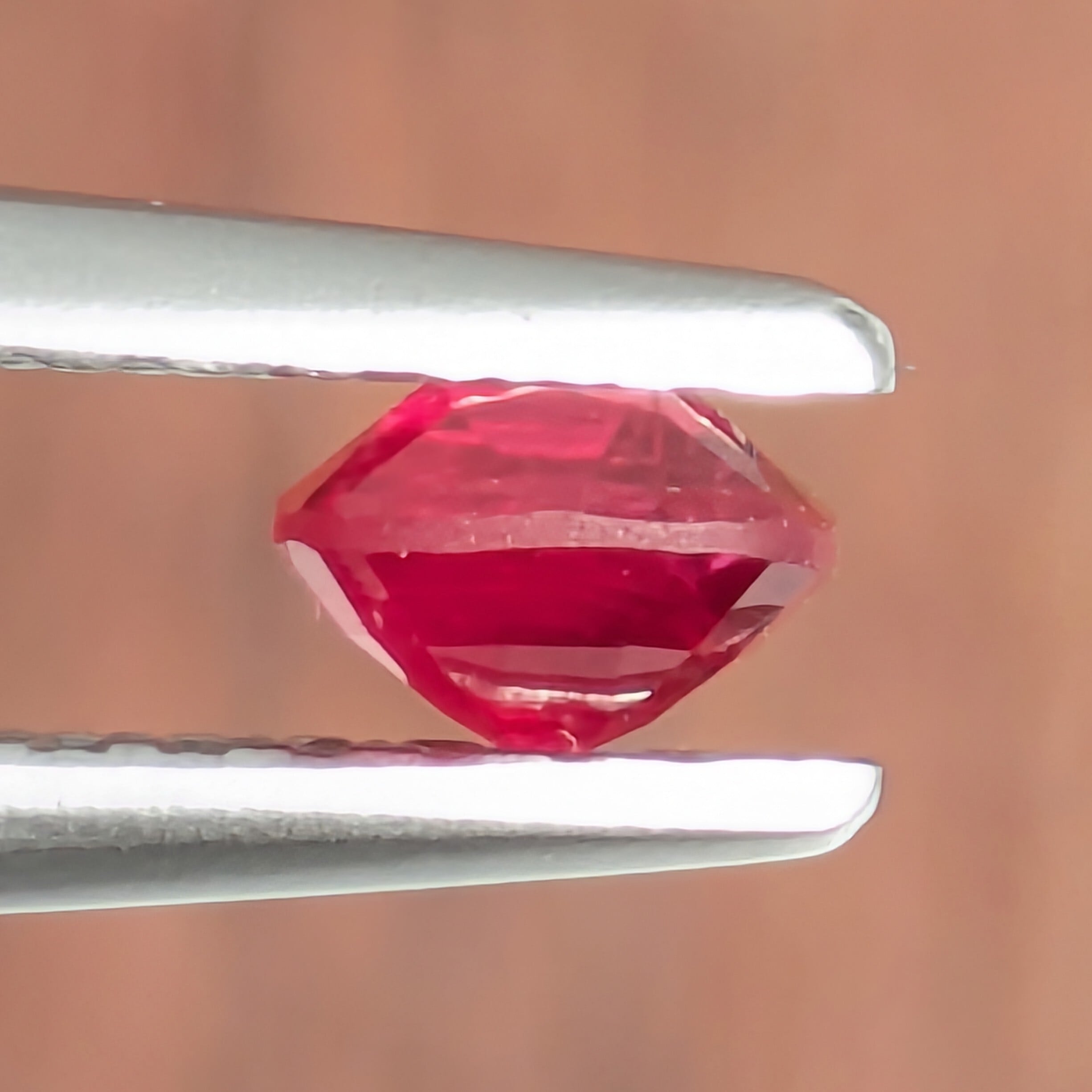 レッドスピネルルース ミャンマー・モゴック産【0.32ct】 PRO208440