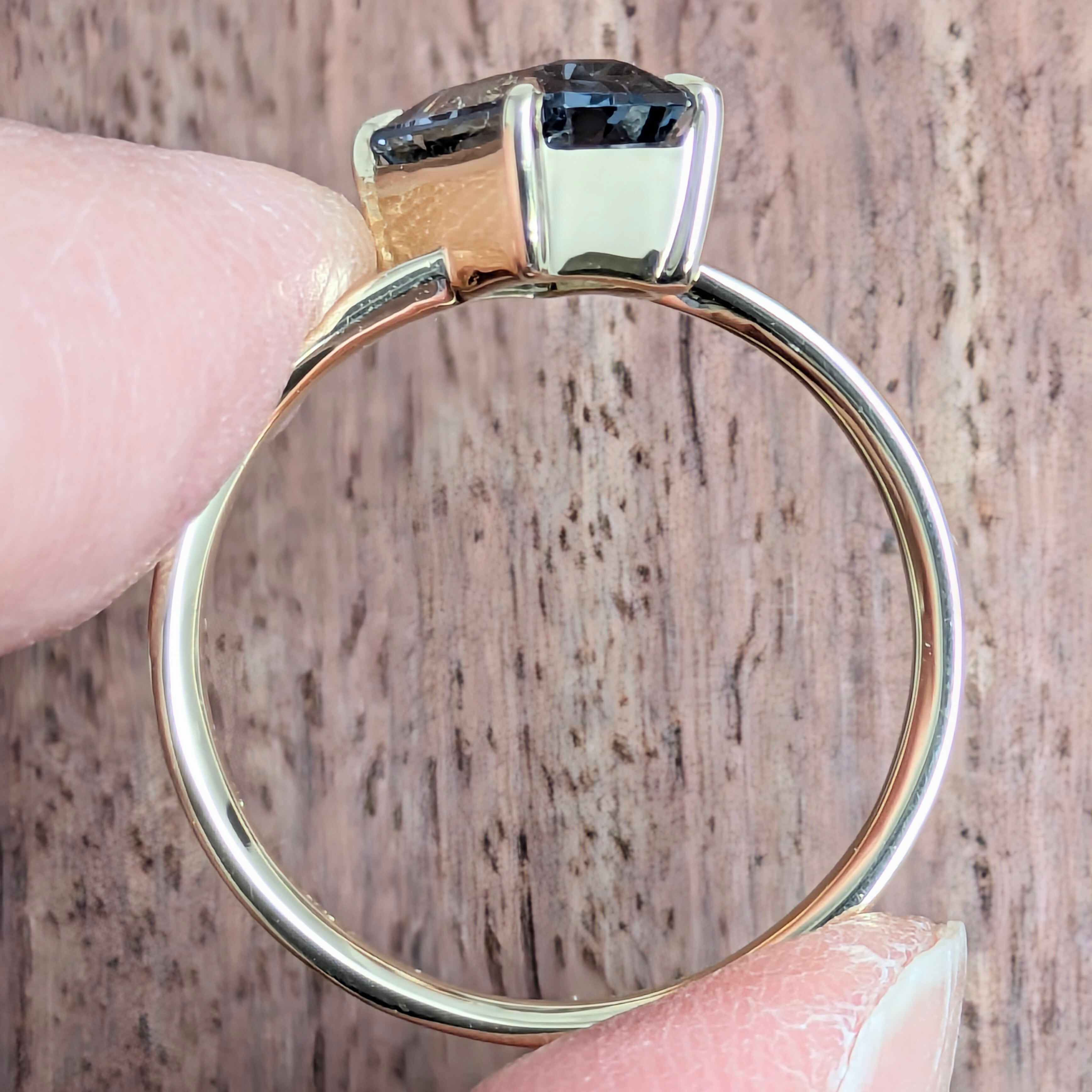 K18スピネルリング ミャンマー・モゴック産 スピネル 1.497ct