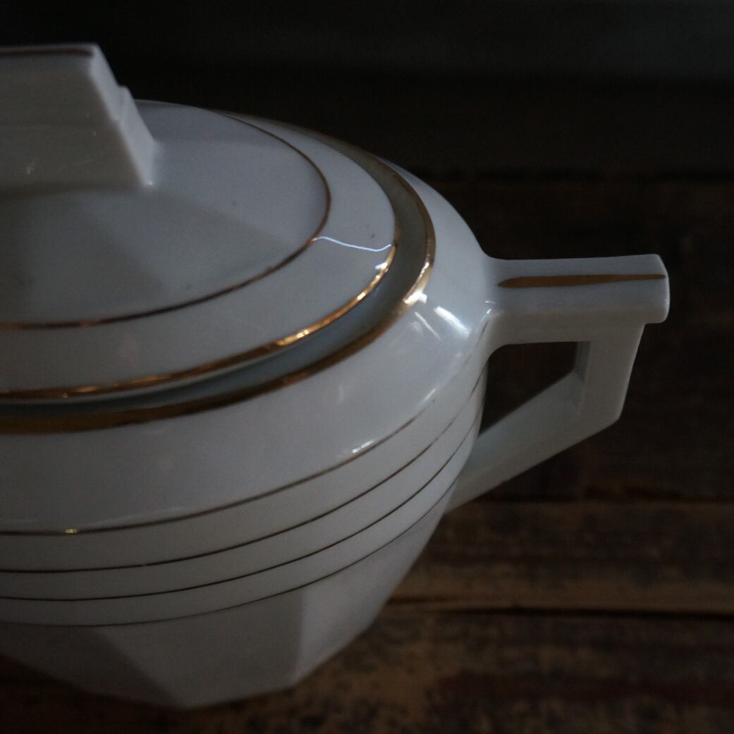 古いフランスの陶器ポット