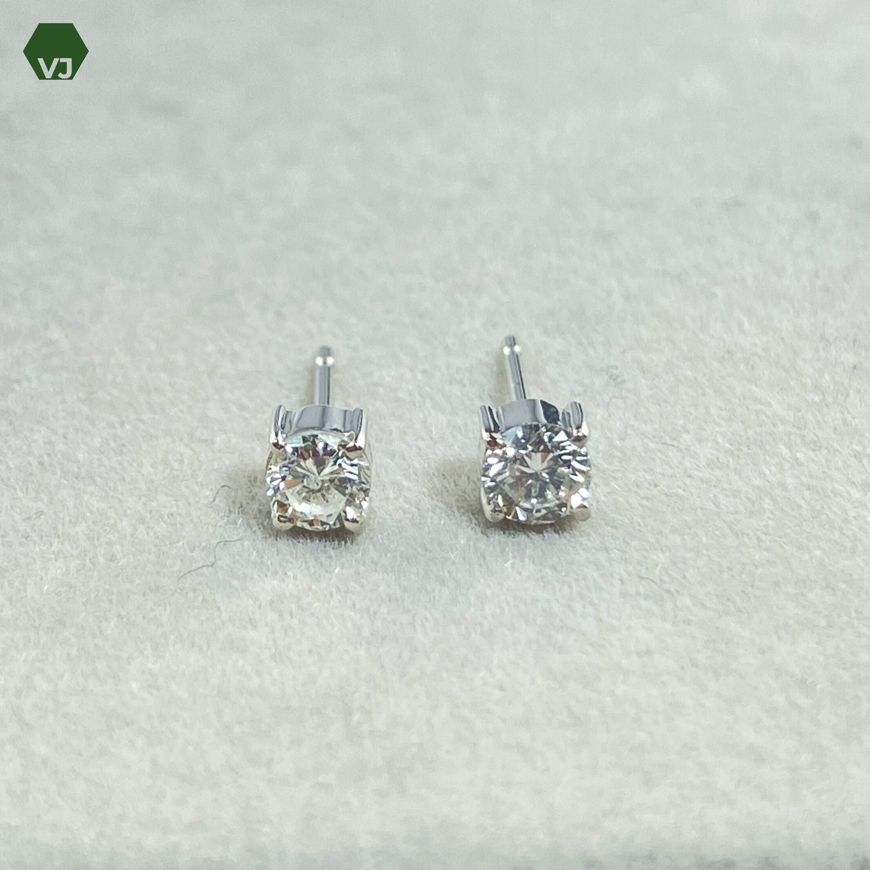 26-07】ダイヤモンド ピアス D0.34ct 【中古】【PT850】☆By vivid-J 