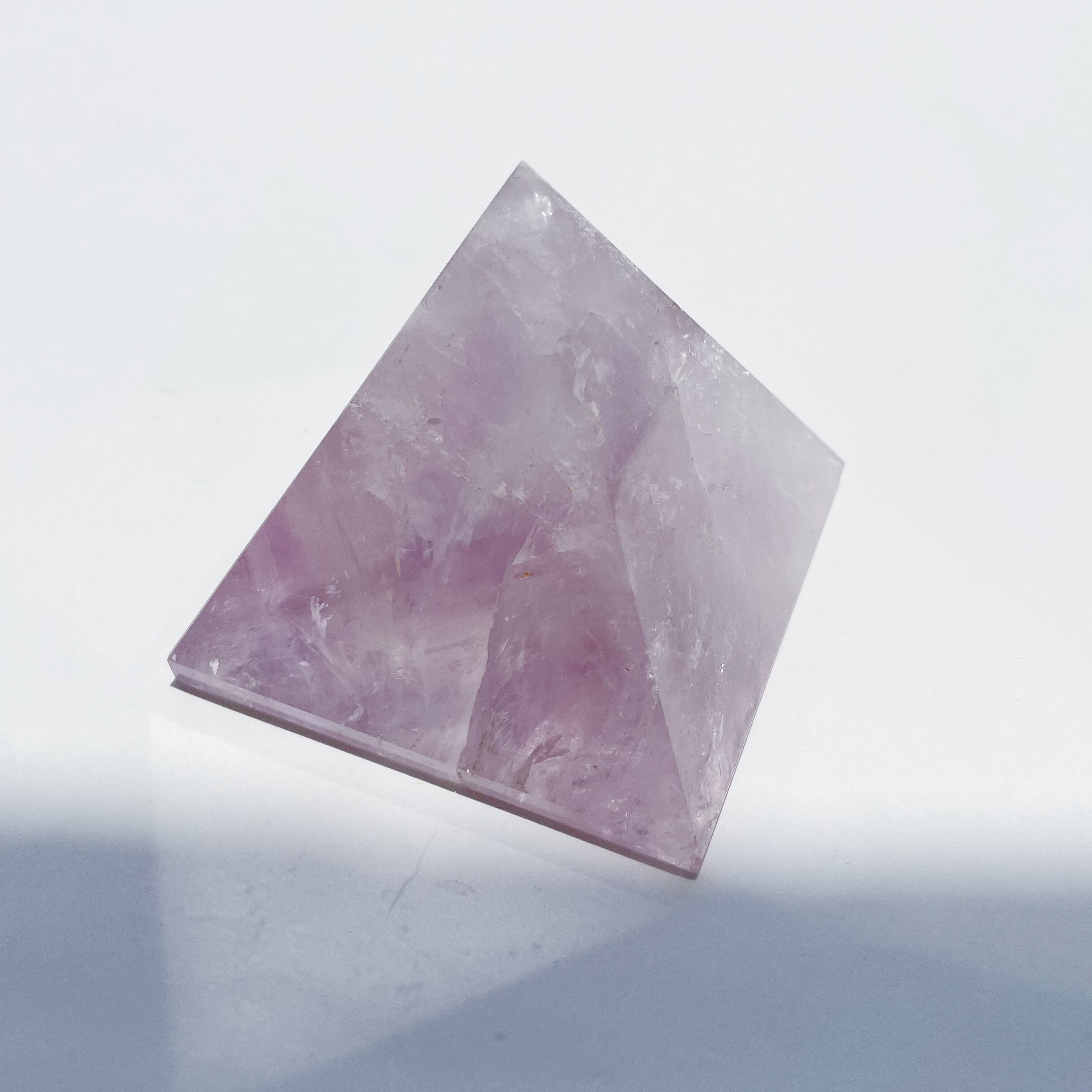 アメジストピラミッド型天然石