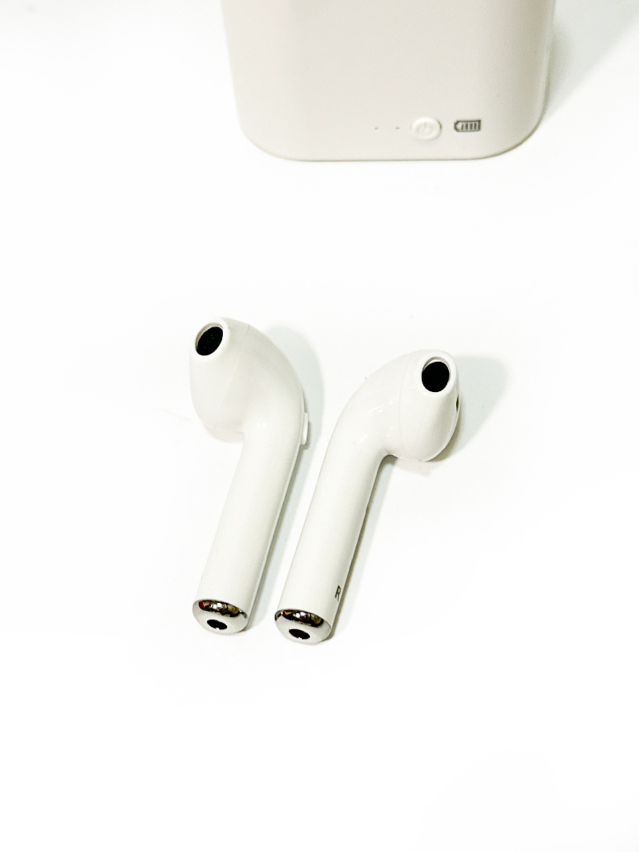 iLive 充電ケース付き Bluetooth5.0 ワイヤレスイヤホン TWS オンイヤーコントロール 動作確認済 マイク内蔵