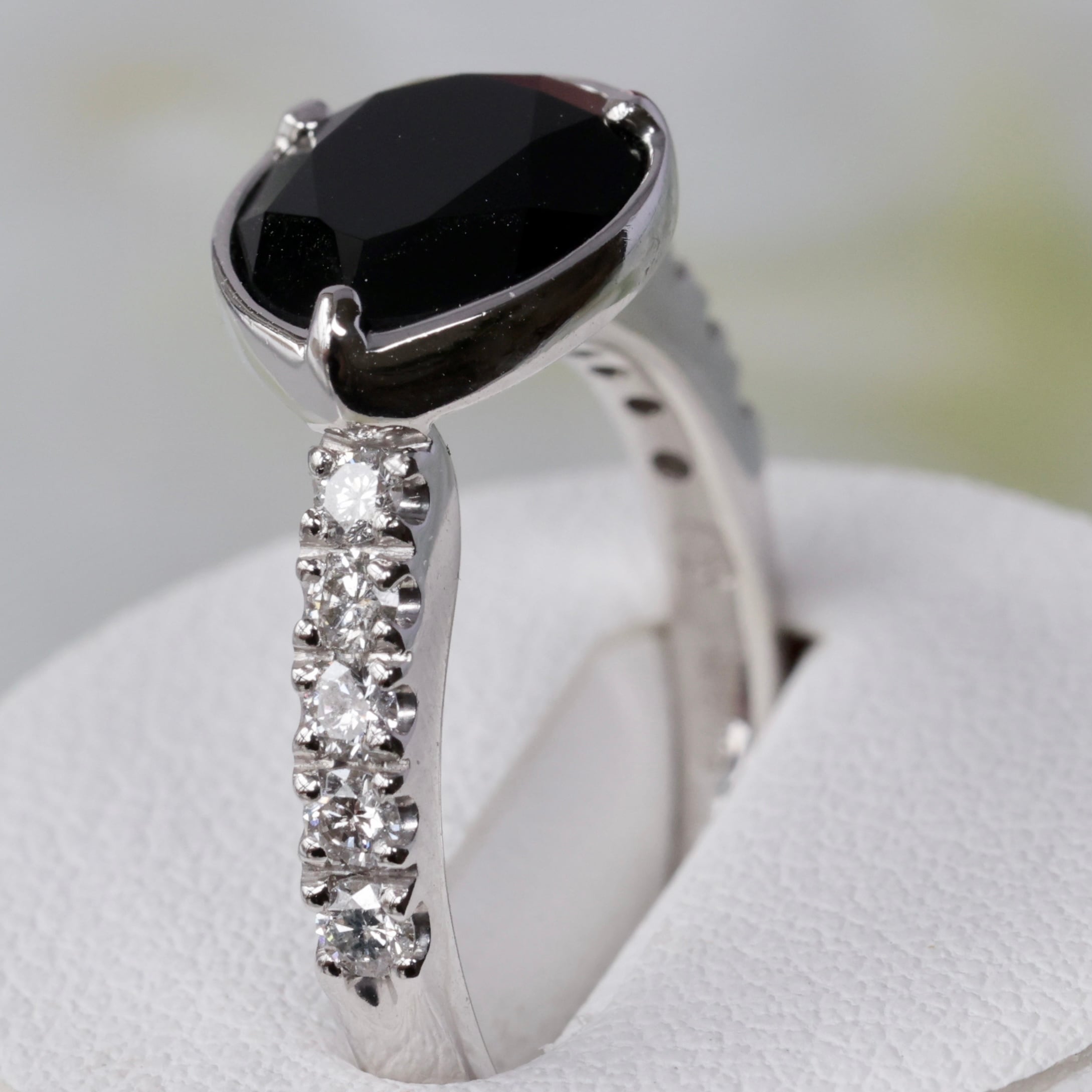 K18 WG ヴェレッタオッターヴァ コメット オニキス ダイヤモンド 0.30  