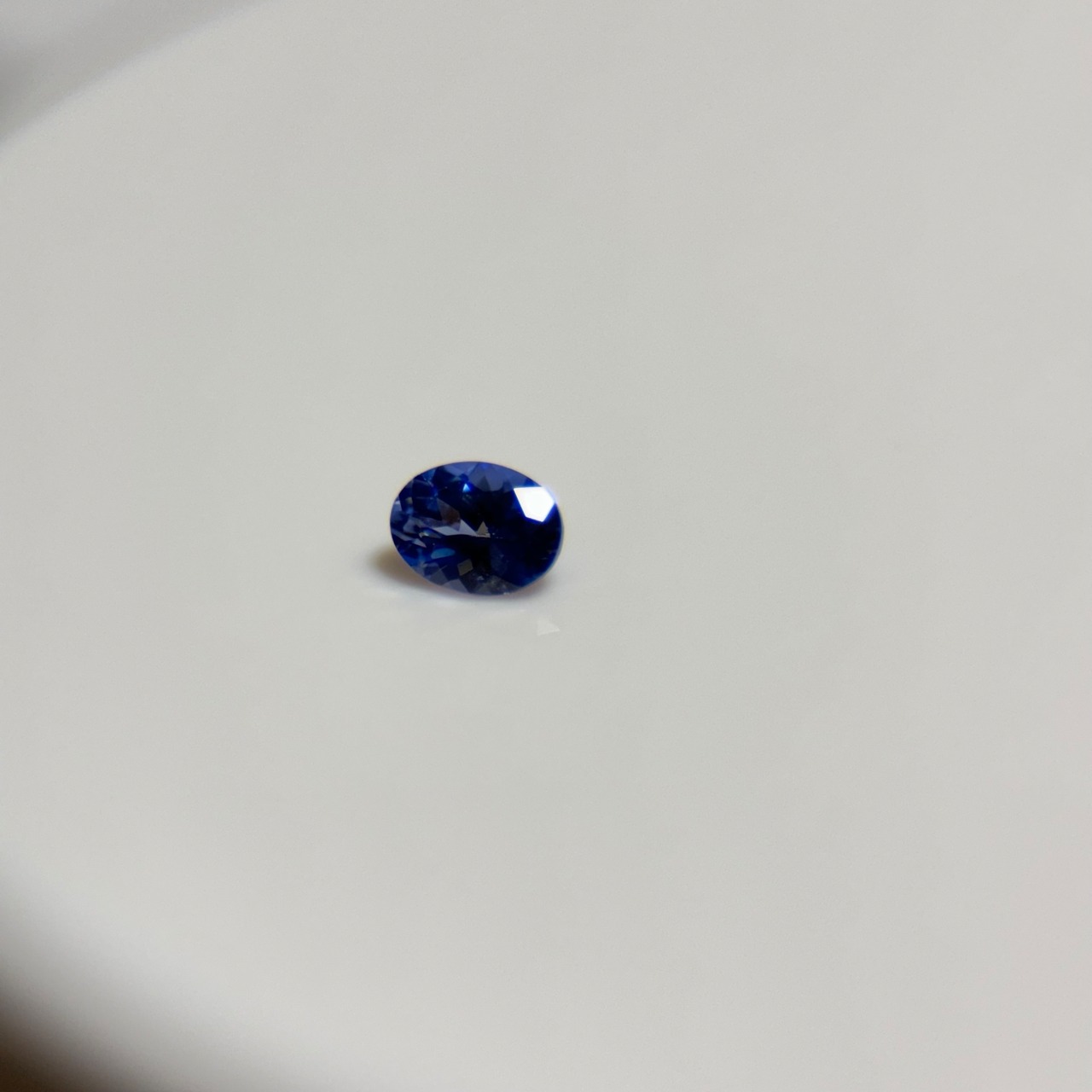 ベニトアイト 0.20ct オーバル | パライバトルマリン by アイジェムス
