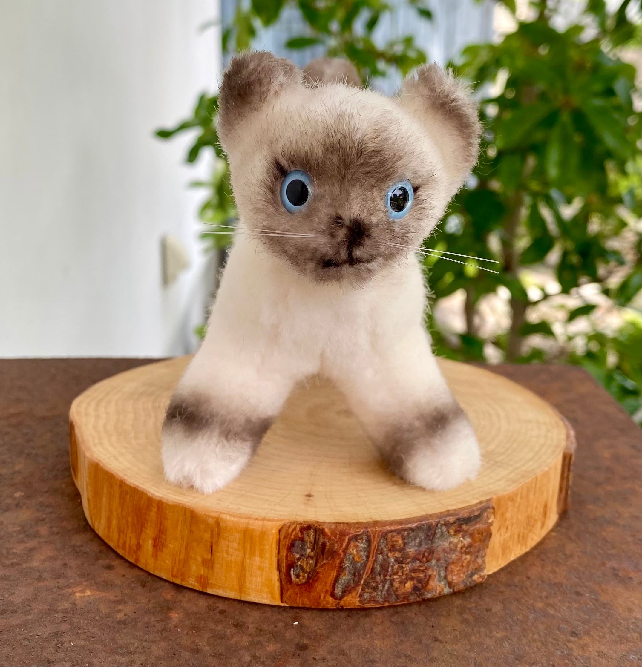 マスコット シャム猫 立 | 木ままや