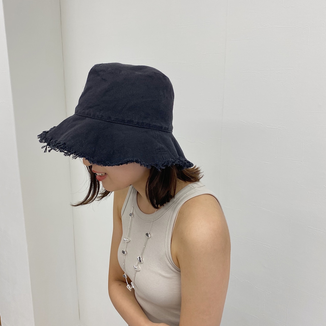 fringe extend bucket hat