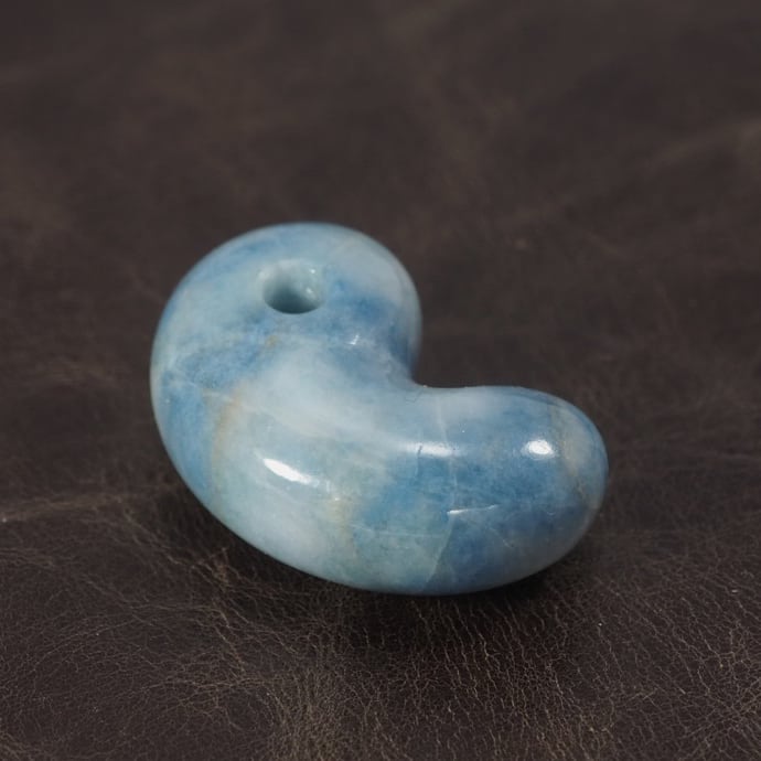 糸魚川翡翠 コン沢 青翡翠 勾玉 17.2g Itoigawa Blue Jadeite magatama