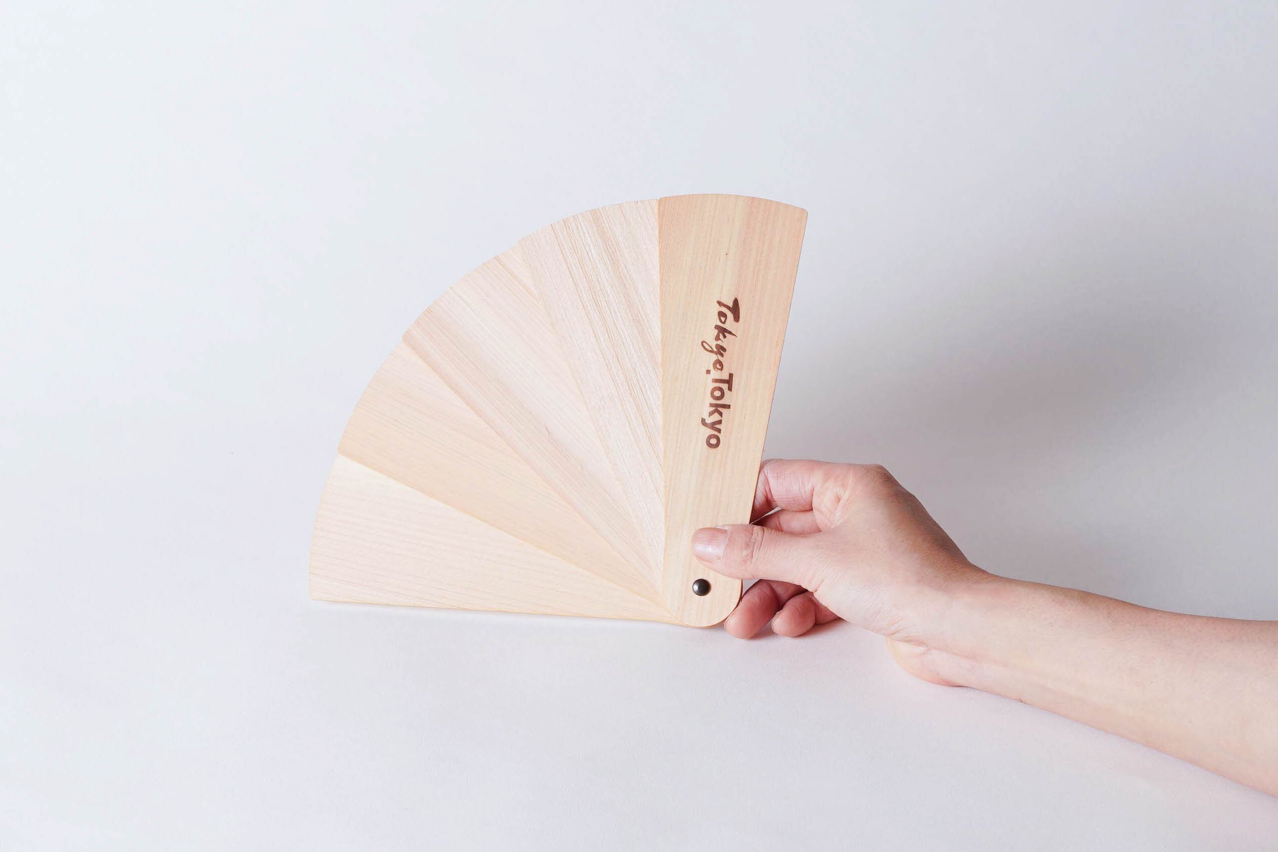 ヒノキの扇子 / Japanese Folding Fan | 東京チェンソーズ オンライン