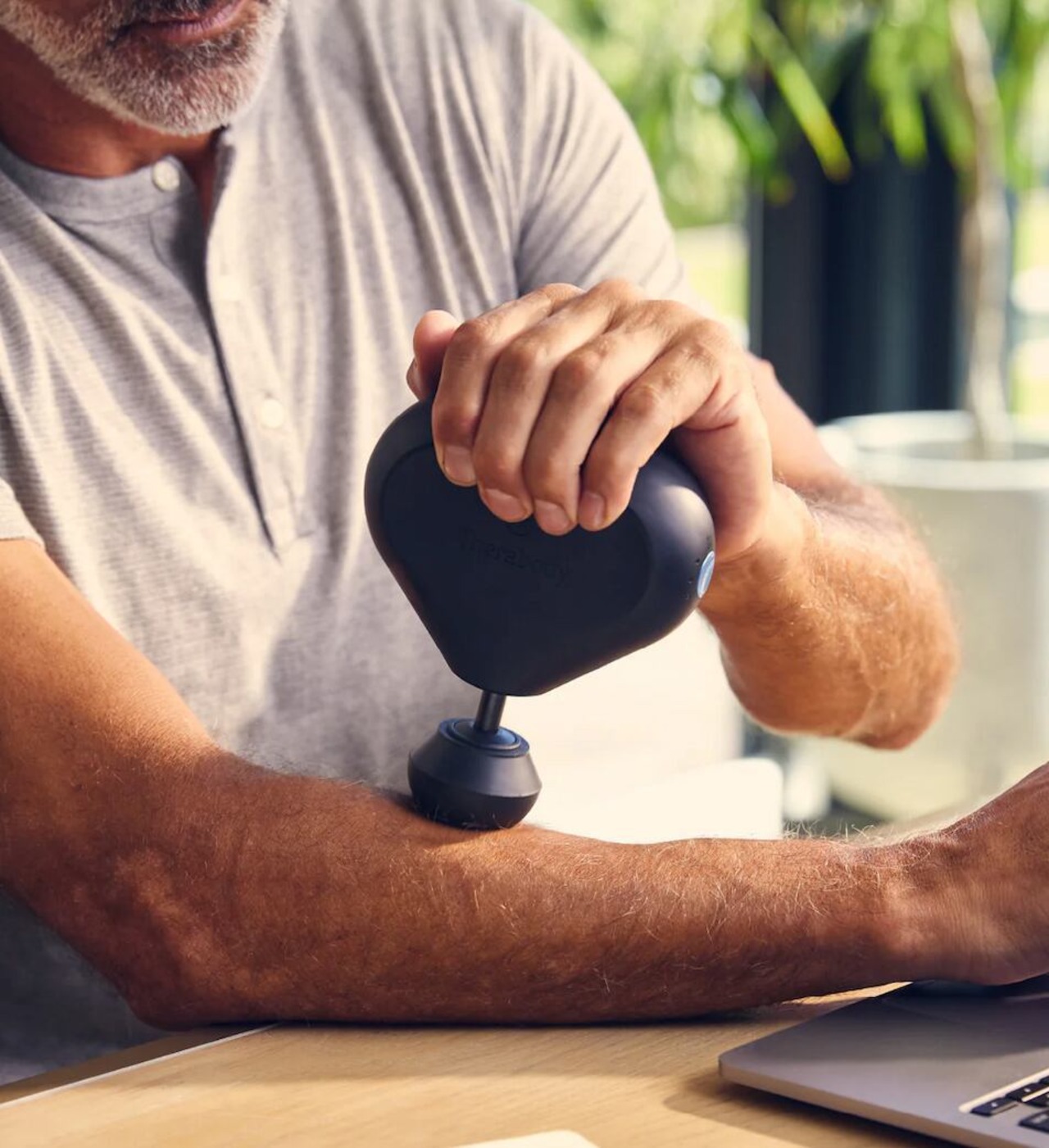 THERAGUN mini 2.0-セラガン ミニ 2.0- パーカッシブ コンディショニングデバイス