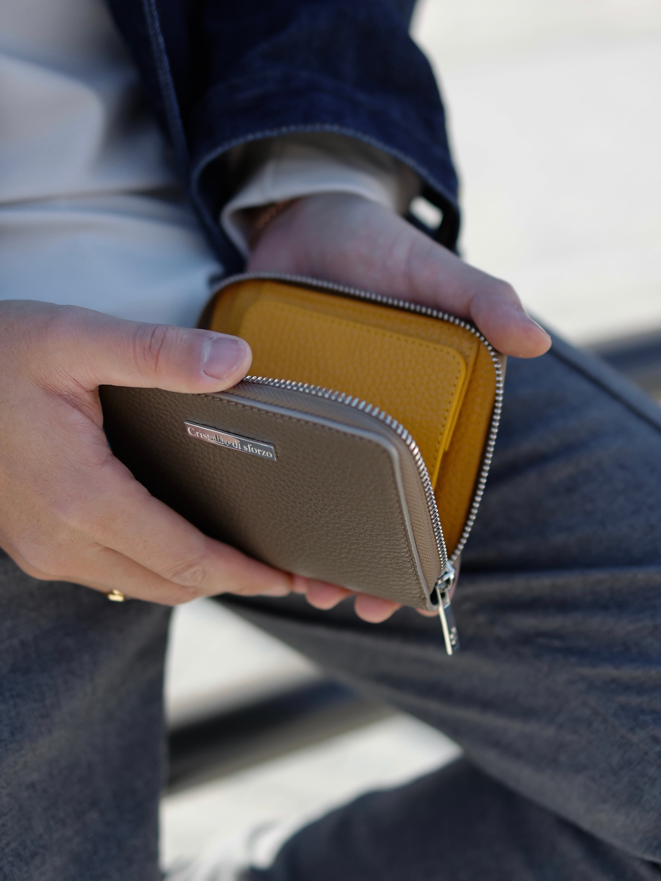 即納在庫あり】Italian Emboss Middle Wallet 【イタリア・マスト