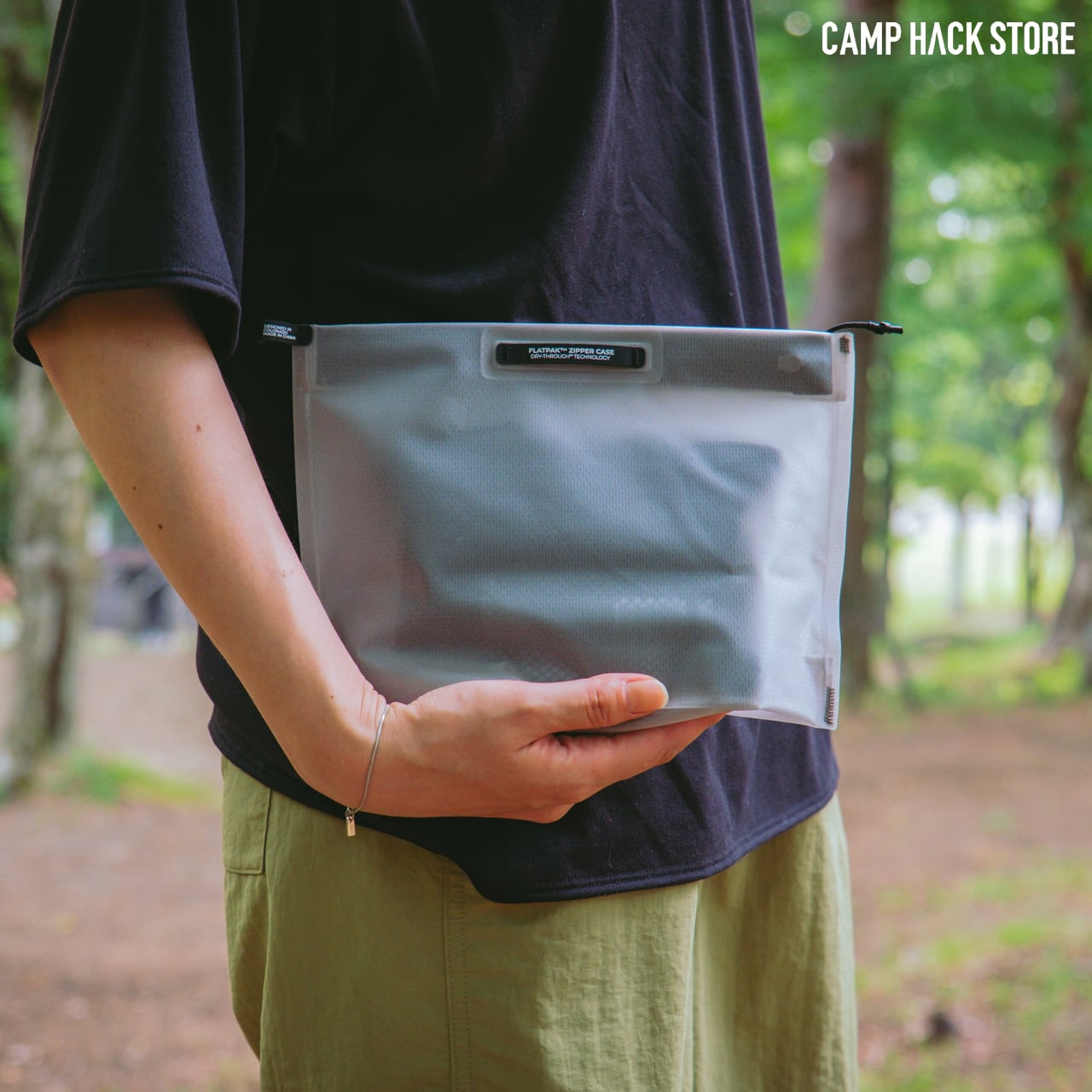 中身が乾く不思議な防水ポーチ「トイレタリーケース」 | CAMP HACK STORE