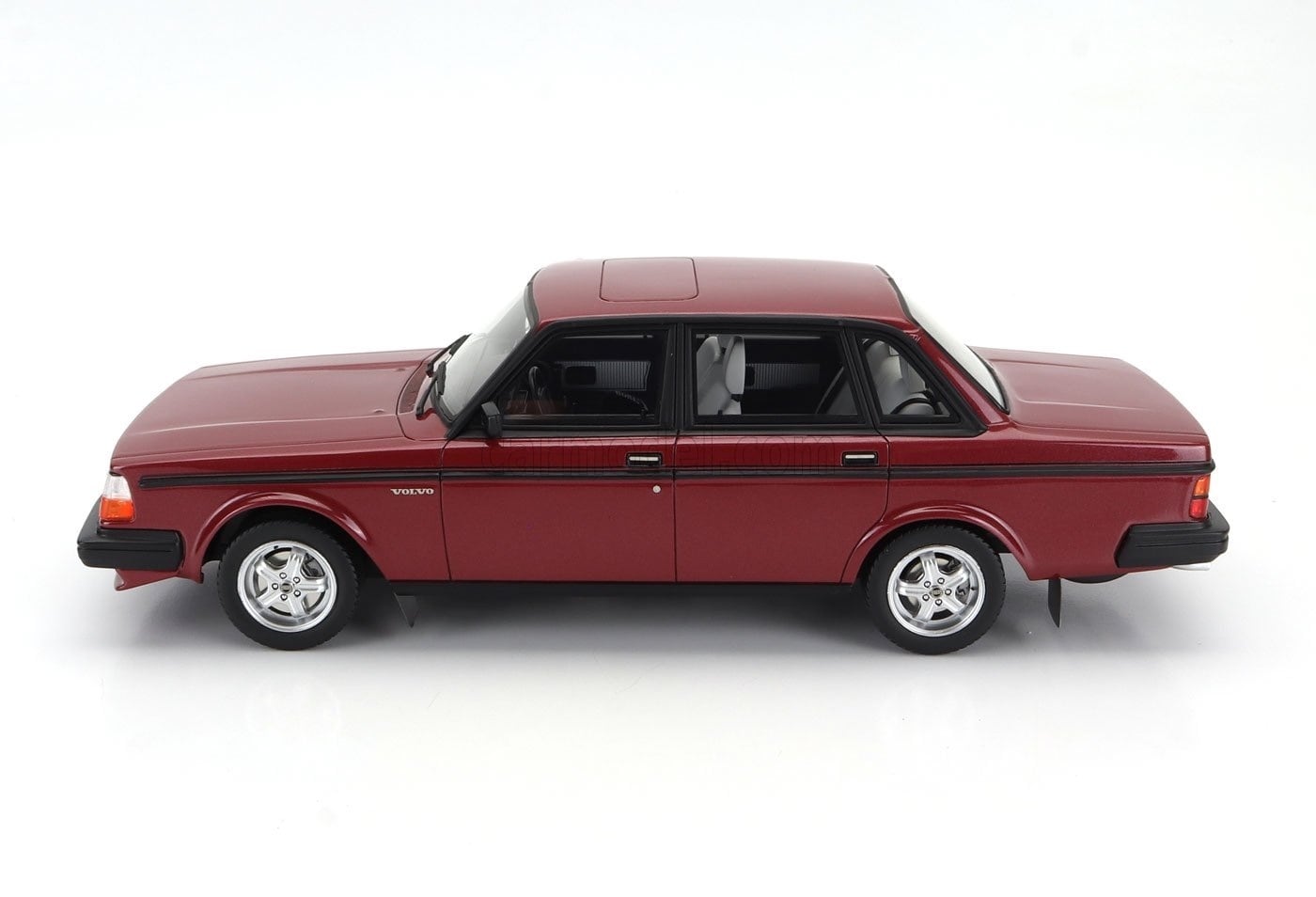 ミニカー 1/18 ボルボ 244 DNA COLLECTIBLES 1/18 VOLVO 244 TURBO