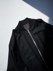 itochi - Worsted Flannel Bomber Jacket :Black|Super120’s梳毛/旧式シャトル織機/ミニマルボンバー