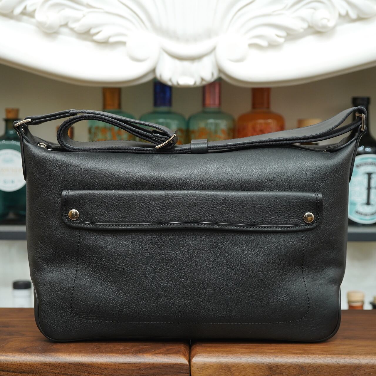 ル・ボナー パパスショルダー ミネルバボックス ネロ（ブラック