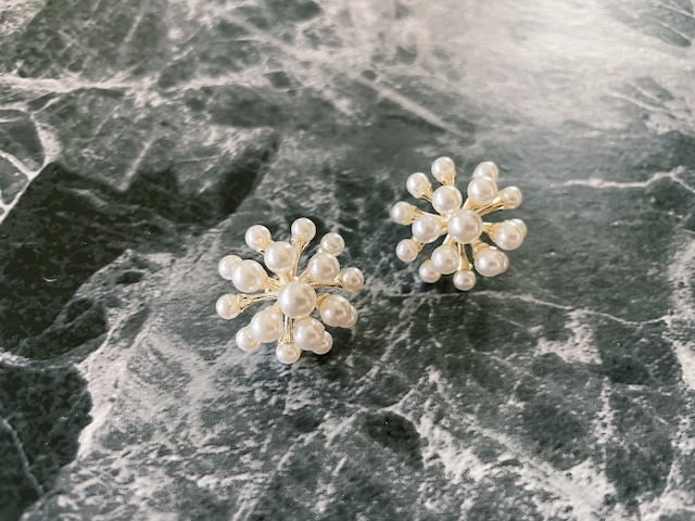 pearl flower pierce