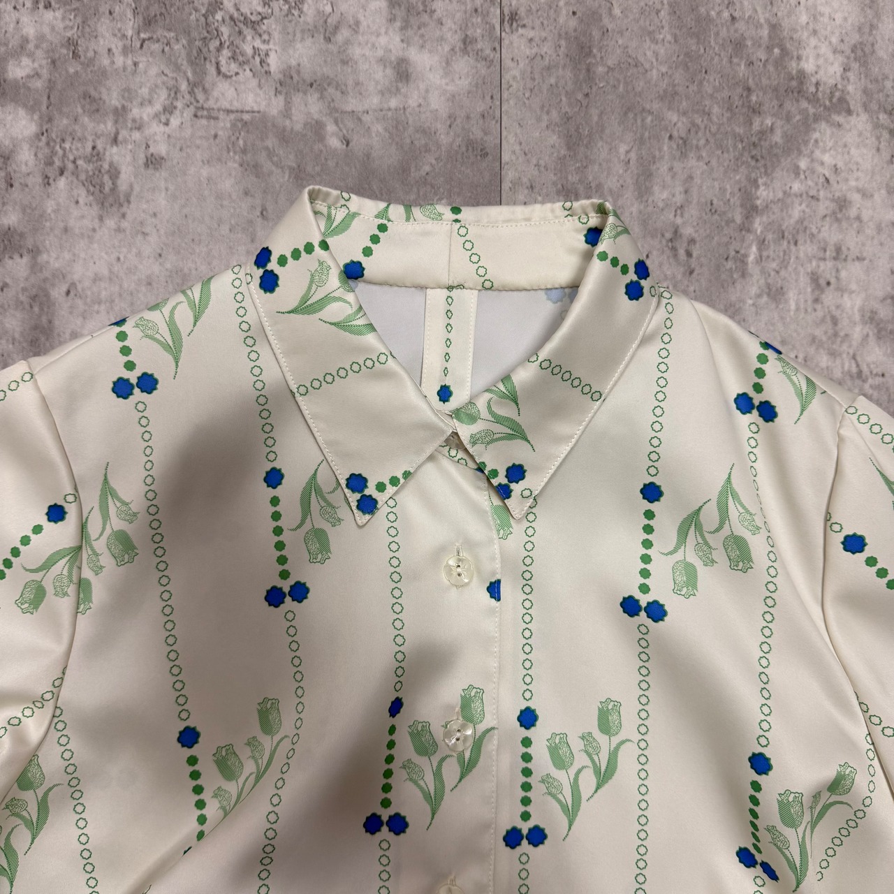 長袖　シャツブラウス　短丈　花柄　高級感