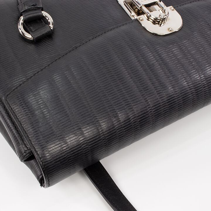 限界価格・送料無料・良品】Ferragamo・フェラガモ・ショルダーバッグ