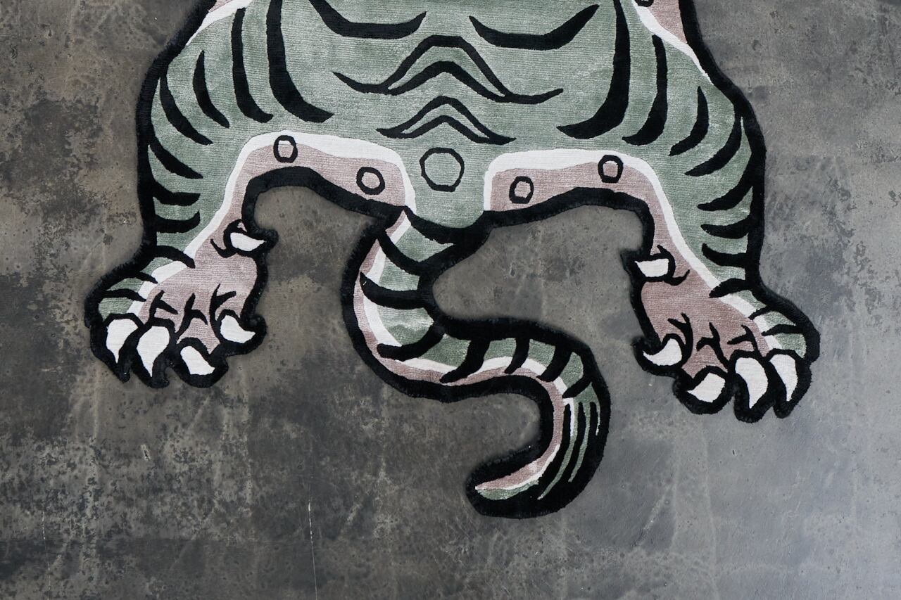 Tibetan Tiger Rug 《Lサイズ•シルク・オリジナル2・アラジングリーン
