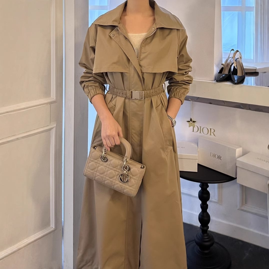 フード付きトレンチコート