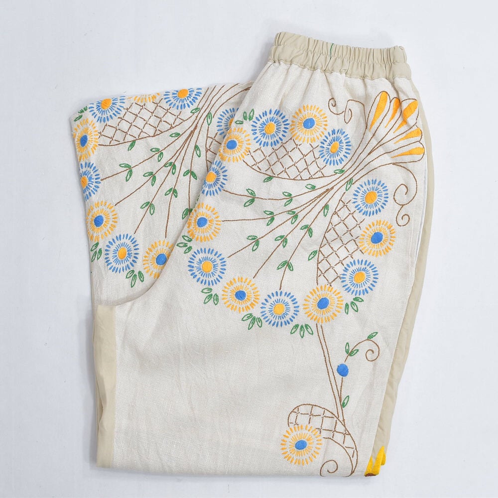 Remakeリメイク 再構築 パッチワーク&フラワー刺繍 デザイン ルーズシルエット イージーパンツ ベージュ 古着 裏地付き レディースW72~116 cm